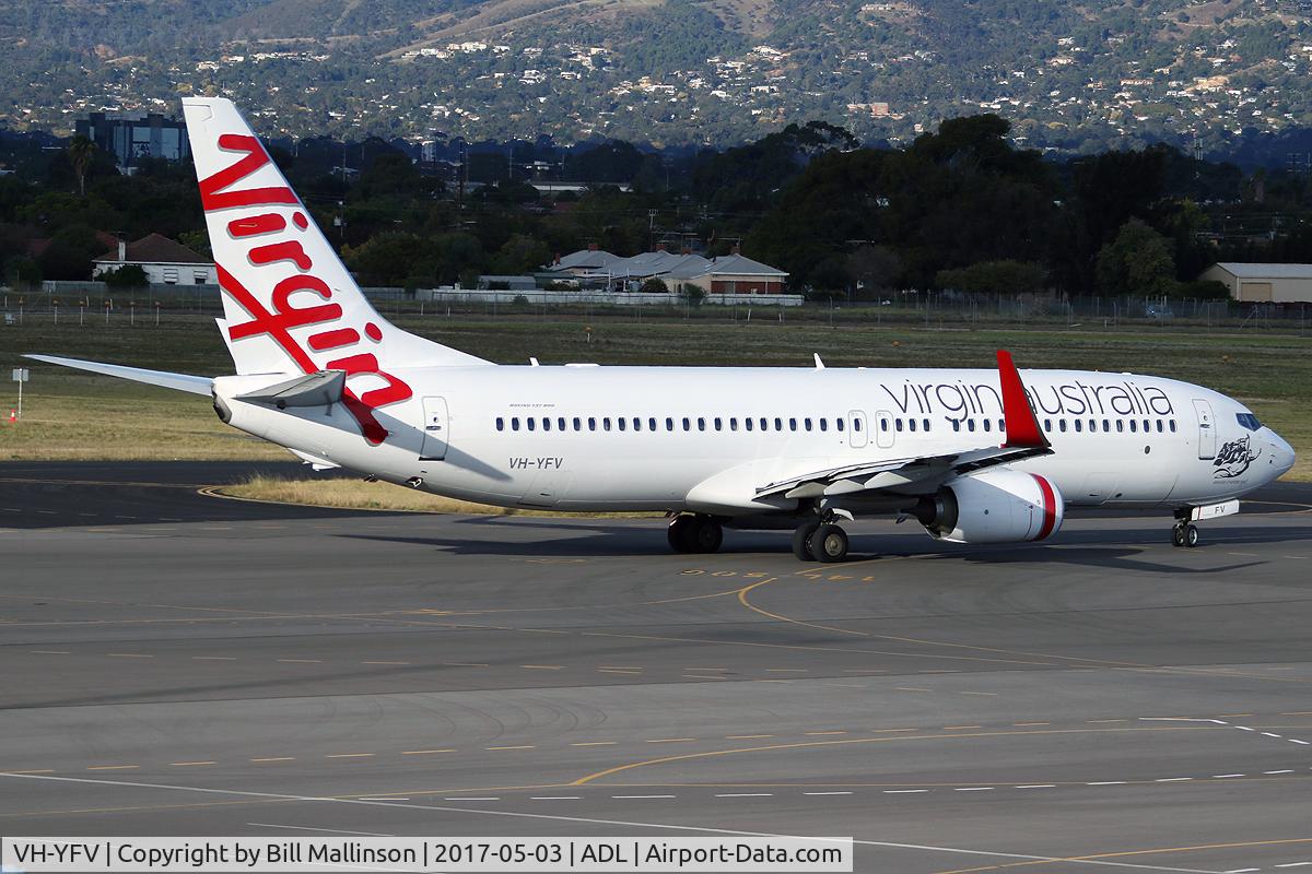 VH-YFV, 2015 Boeing 737-8FE C/N 41030, TAXIING