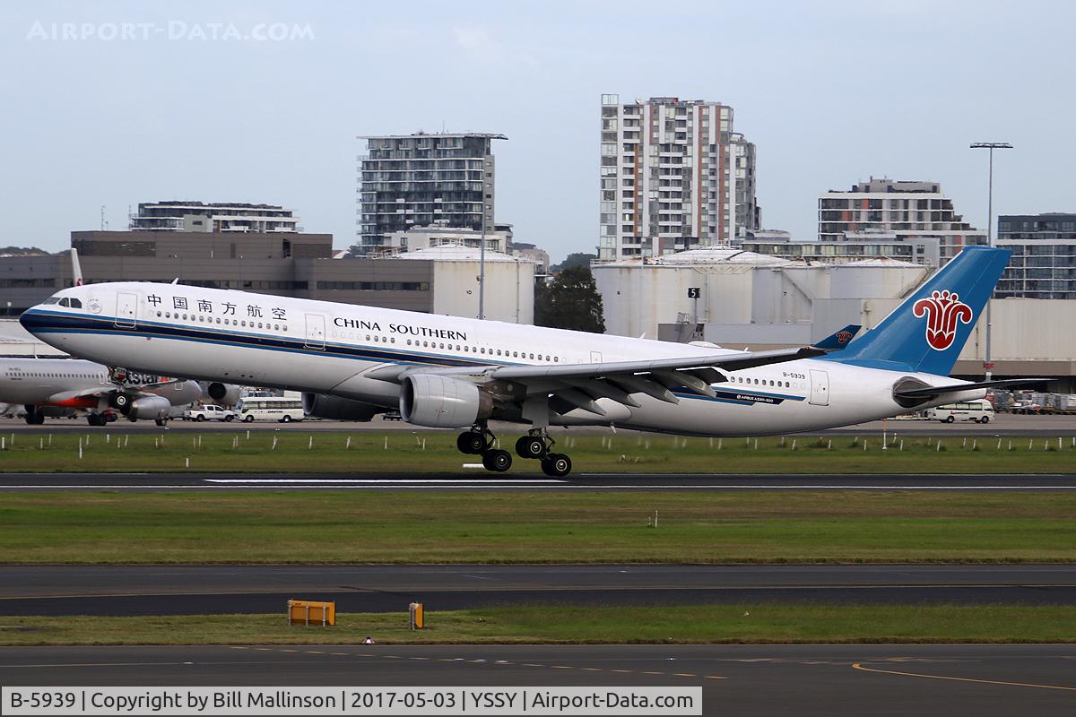 B-5939, 2013 Airbus A330-323X C/N 1494, onto 16R