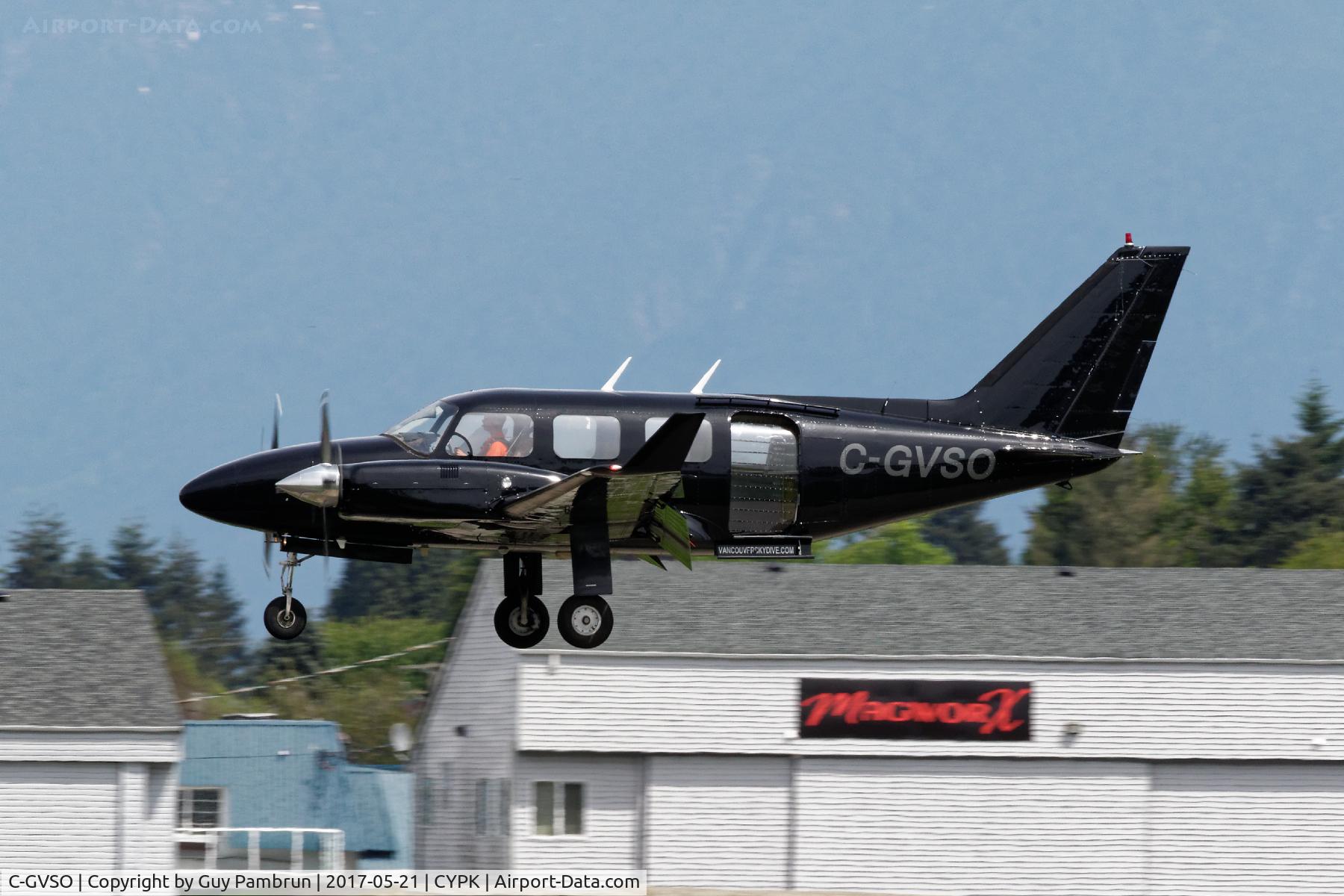 C-GVSO, 1969 Piper PA-31 Navajo C/N 31-393, Landing. Used for parachute jumping. Note the side door.