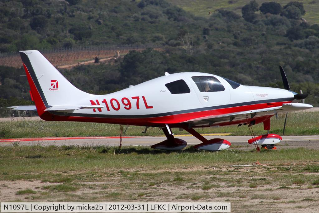 N1097L, 2008 Cessna LC42-550FG C/N 421006, Parked