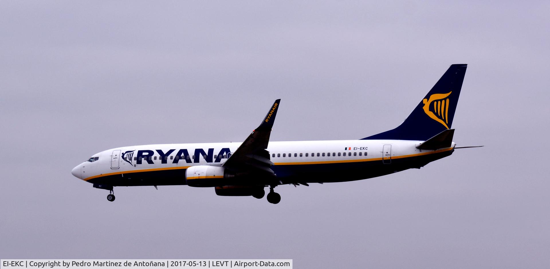EI-EKC, 2009 Boeing 737-8AS C/N 38495, El Prat  -  Barcelona  -  España
