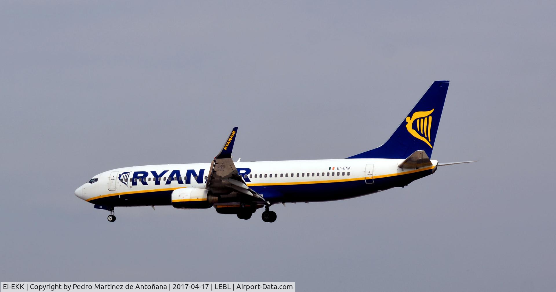 EI-EKK, 2010 Boeing 737-8AS C/N 38500, El Prat  -  Barcelona  -  España