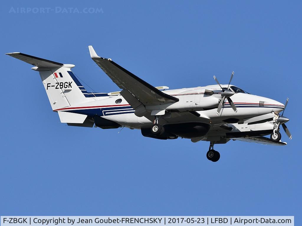 F-ZBGK, 2009 Beech Super King Air 350 C/N FL-682, France Douanes 7542 landing runway 23