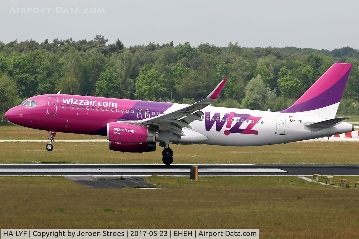 HA-LYF, 2014 Airbus A320-232 C/N 6195, crosswind landing
