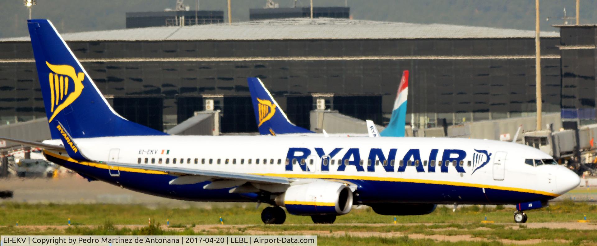 EI-EKV, 2010 Boeing 737-8AS C/N 38507, El Prat  -  Barcelona  -  España