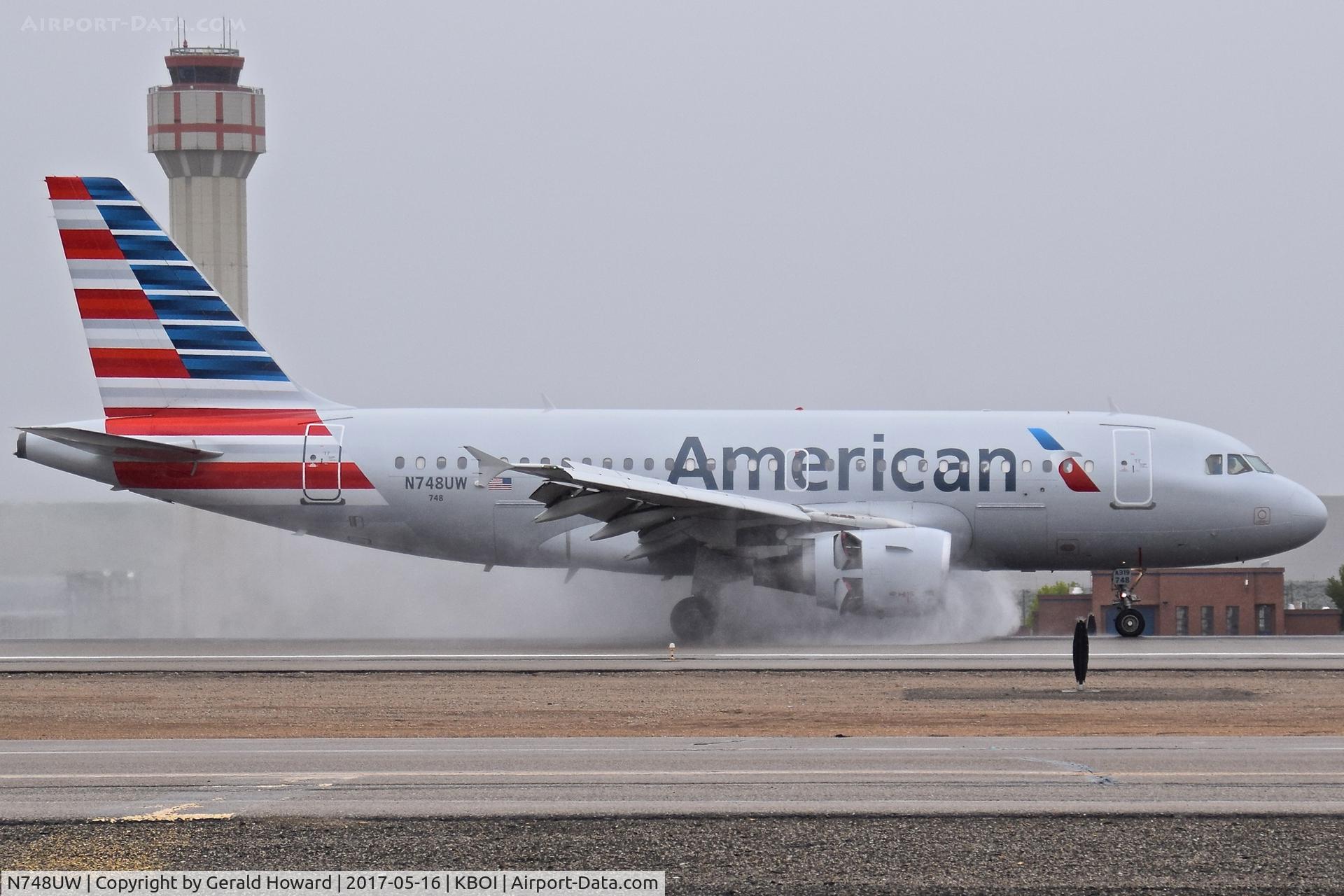N748UW, 2000 Airbus A319-112 C/N 1311, Reverse thrusters work fine in the rain. RWY 28R.