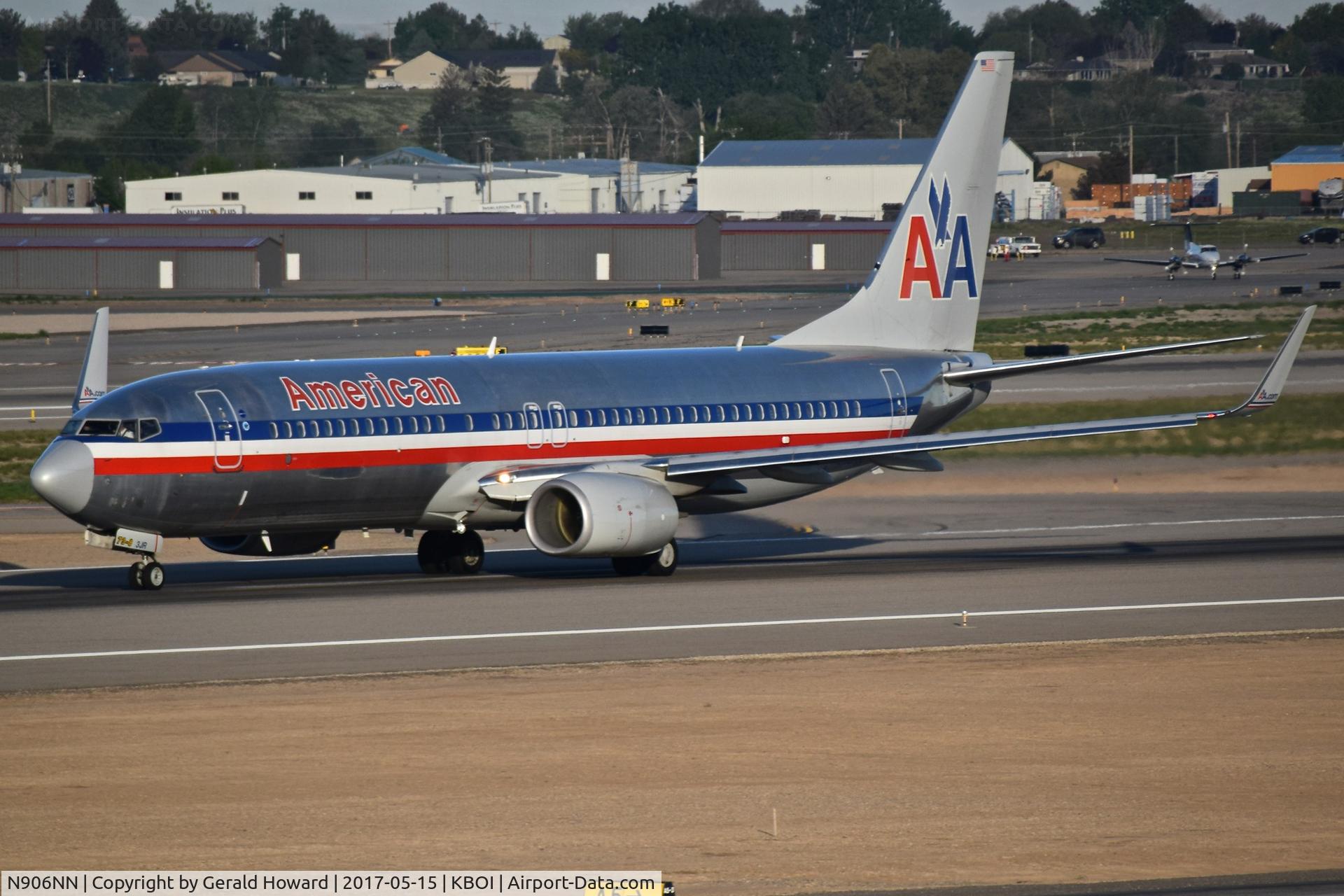 N906NN, 2012 Boeing 737-823 C/N 31155, Take off roll on RWY 10L.