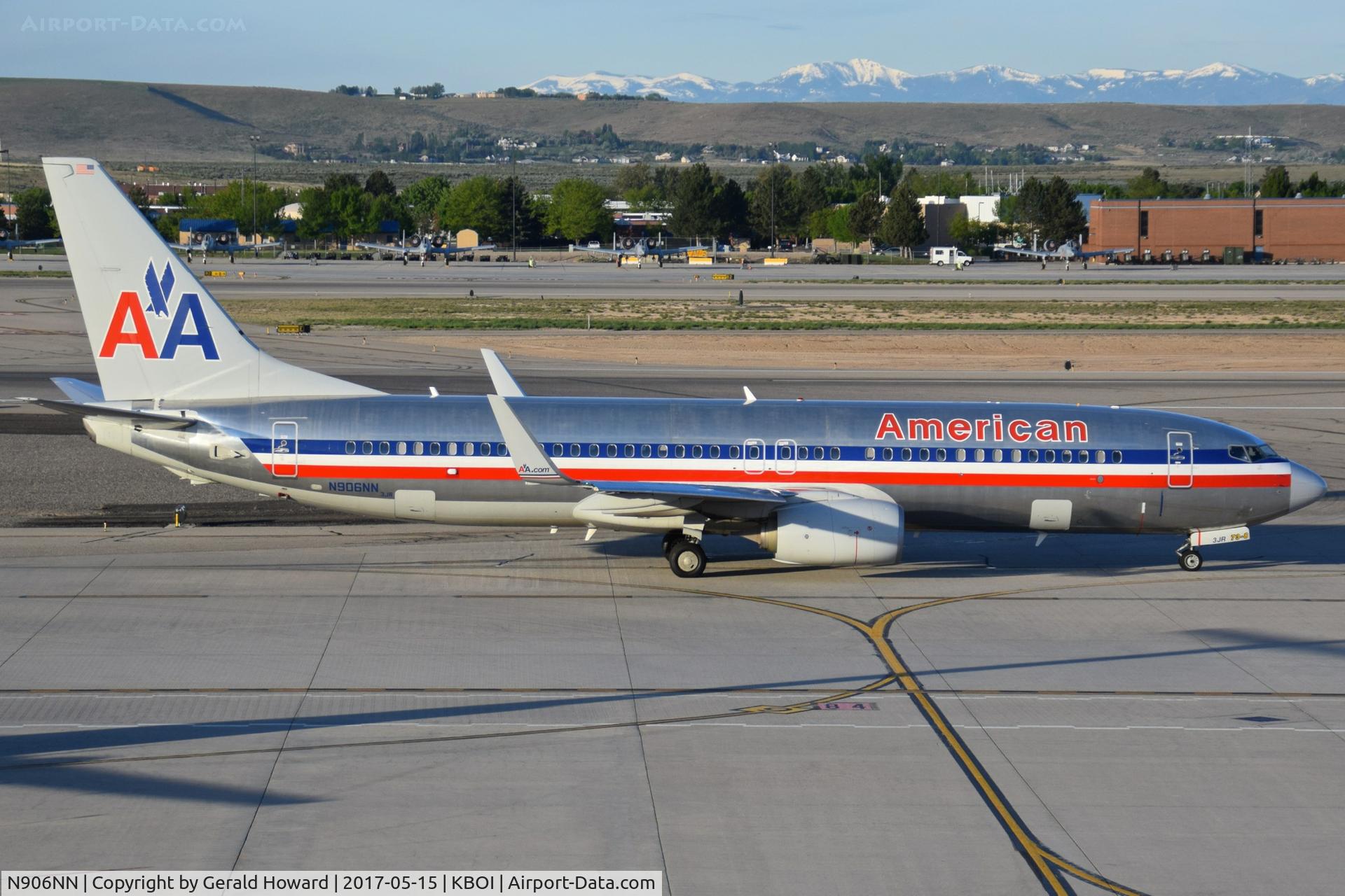 N906NN, 2012 Boeing 737-823 C/N 31155, Taxiing on Alpha.