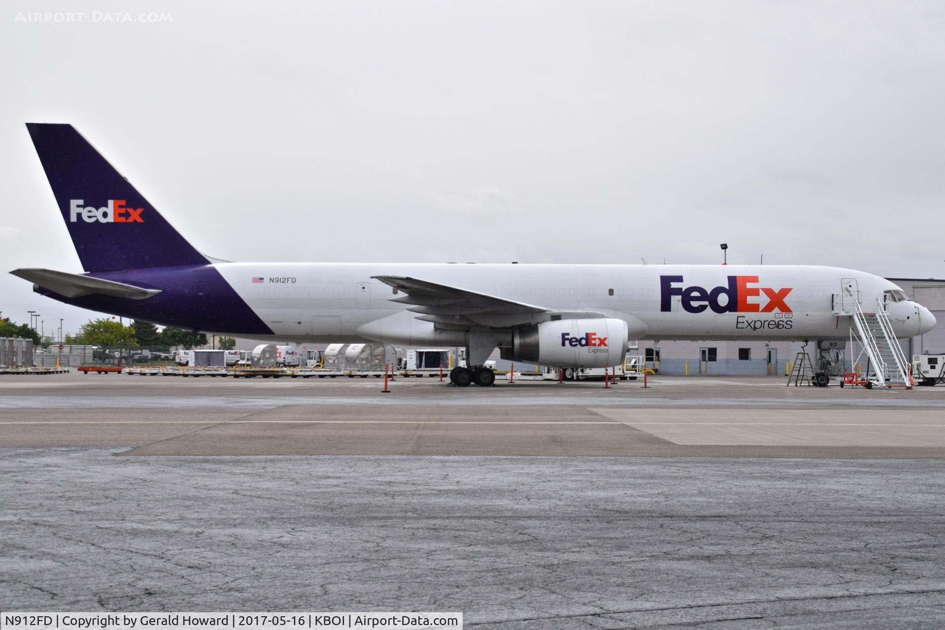 N912FD, 1988 Boeing 757-28A C/N 24260, Parked on the FedEx ramp.