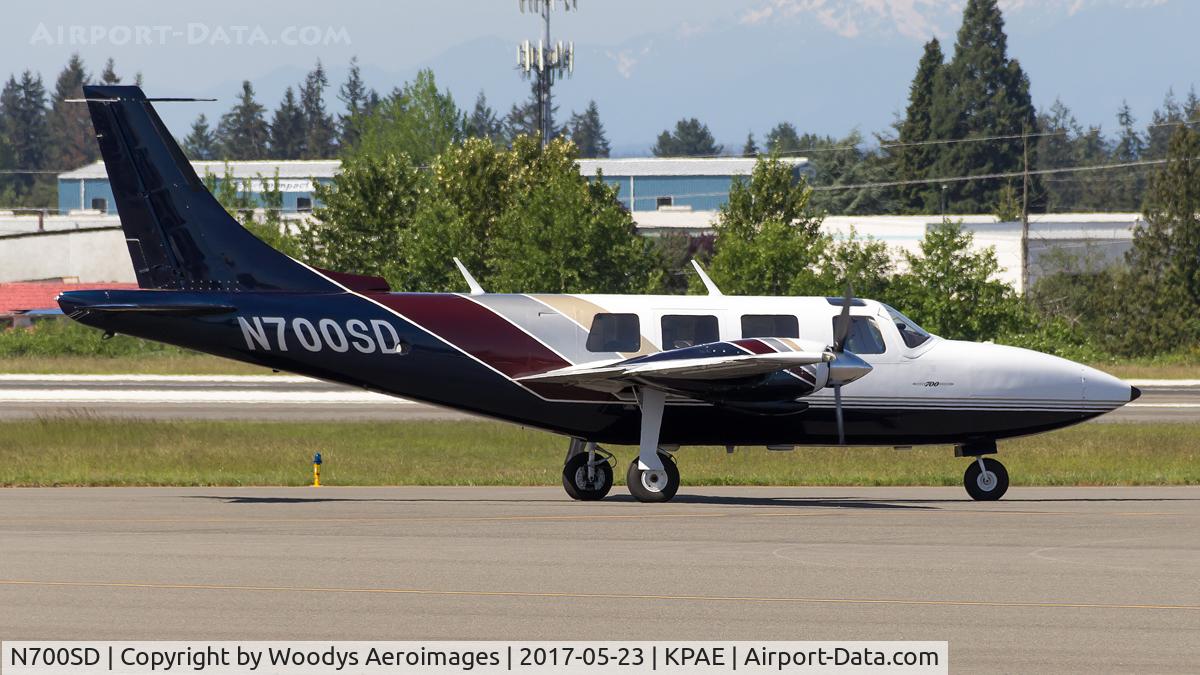 N700SD, 1979 Piper Aerostar 601P C/N 61P07127963344, Taxing for departure