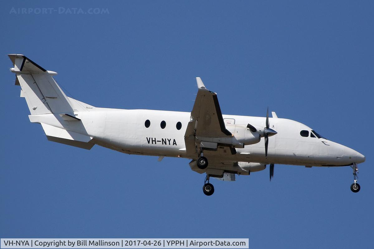 VH-NYA, 1991 Beech 1900D C/N UE-4, on finals