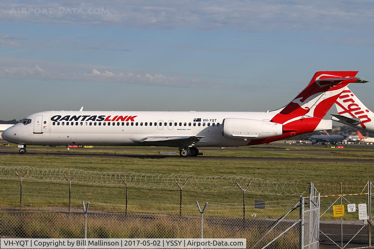 VH-YQT, 2004 Boeing 717-200 C/N 55179, TAXIING TO 34R