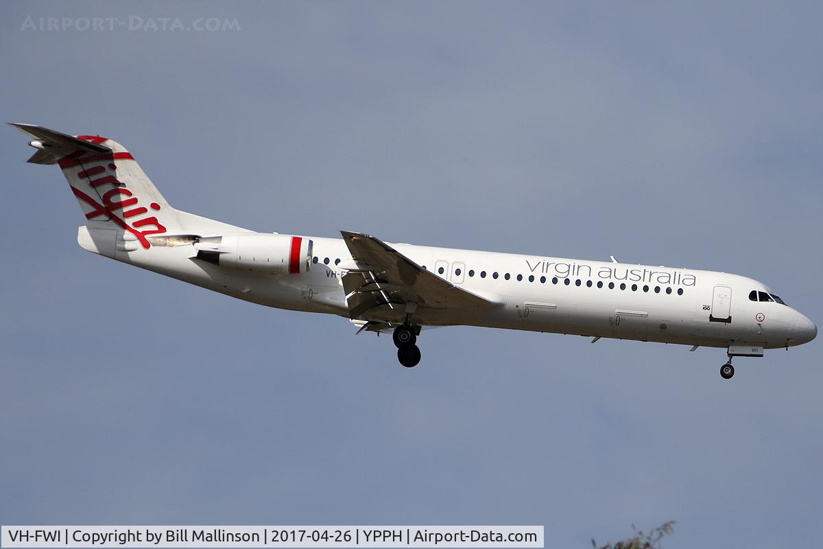 VH-FWI, 1990 Fokker 100 (F-28-0100) C/N 11318, FINALS