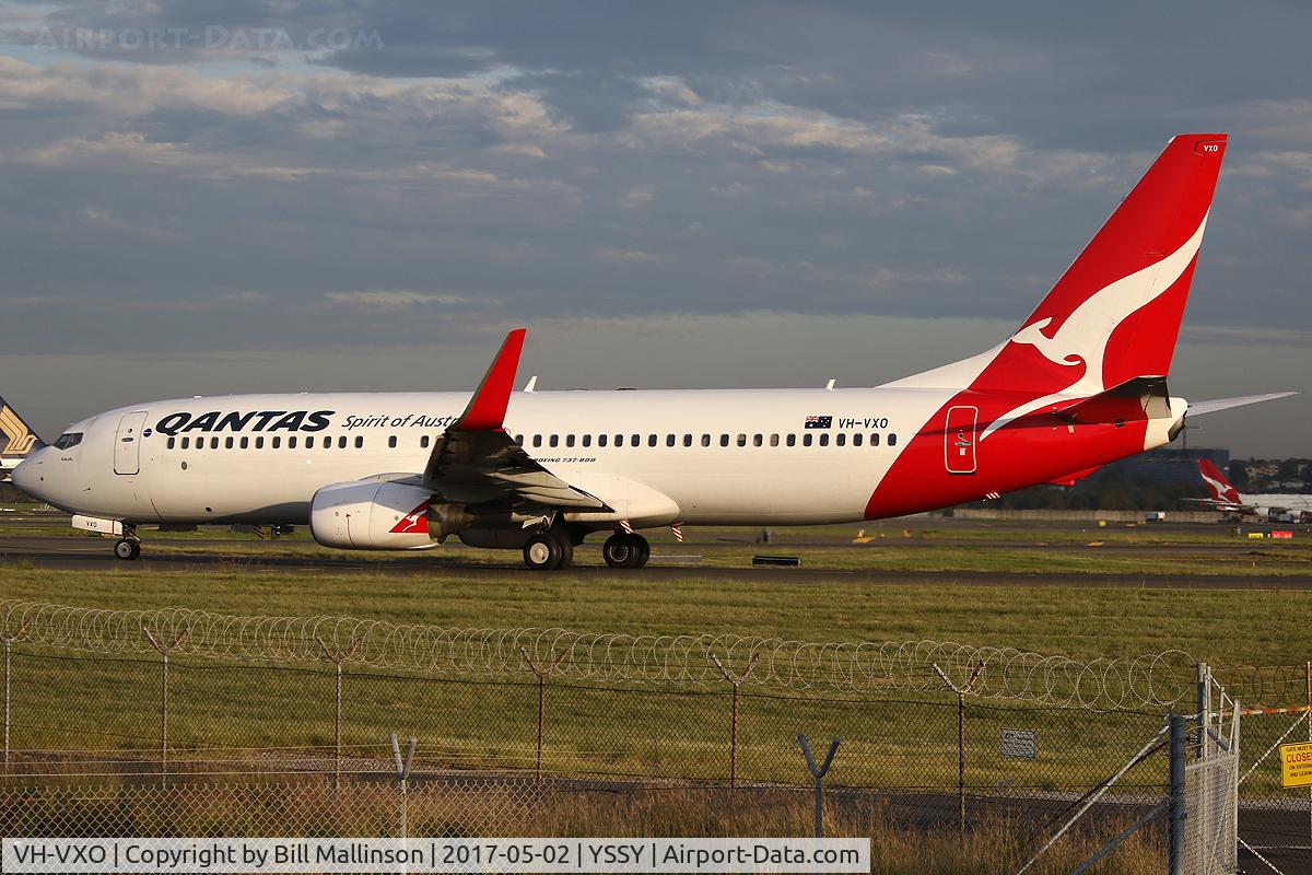VH-VXO, 2002 Boeing 737-838 C/N 33485, taxi to 34R