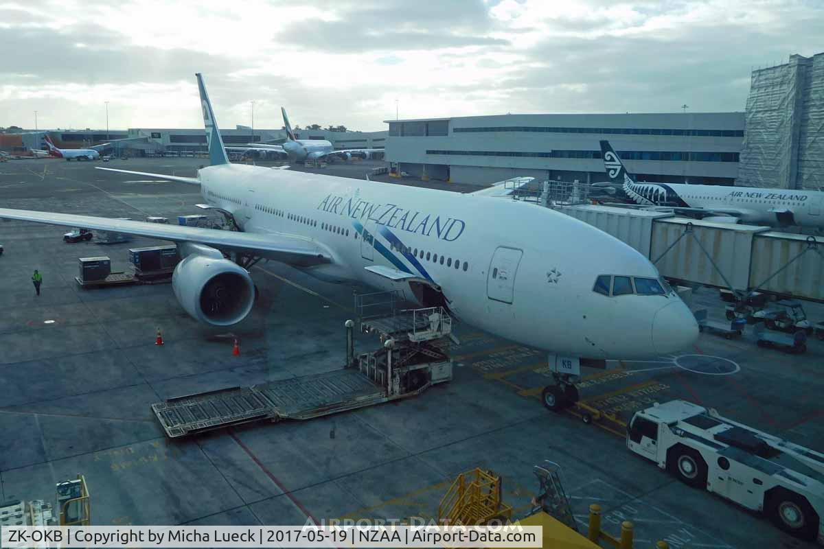 ZK-OKB, 2005 Boeing 777-219/ER C/N 34376, At Auckland