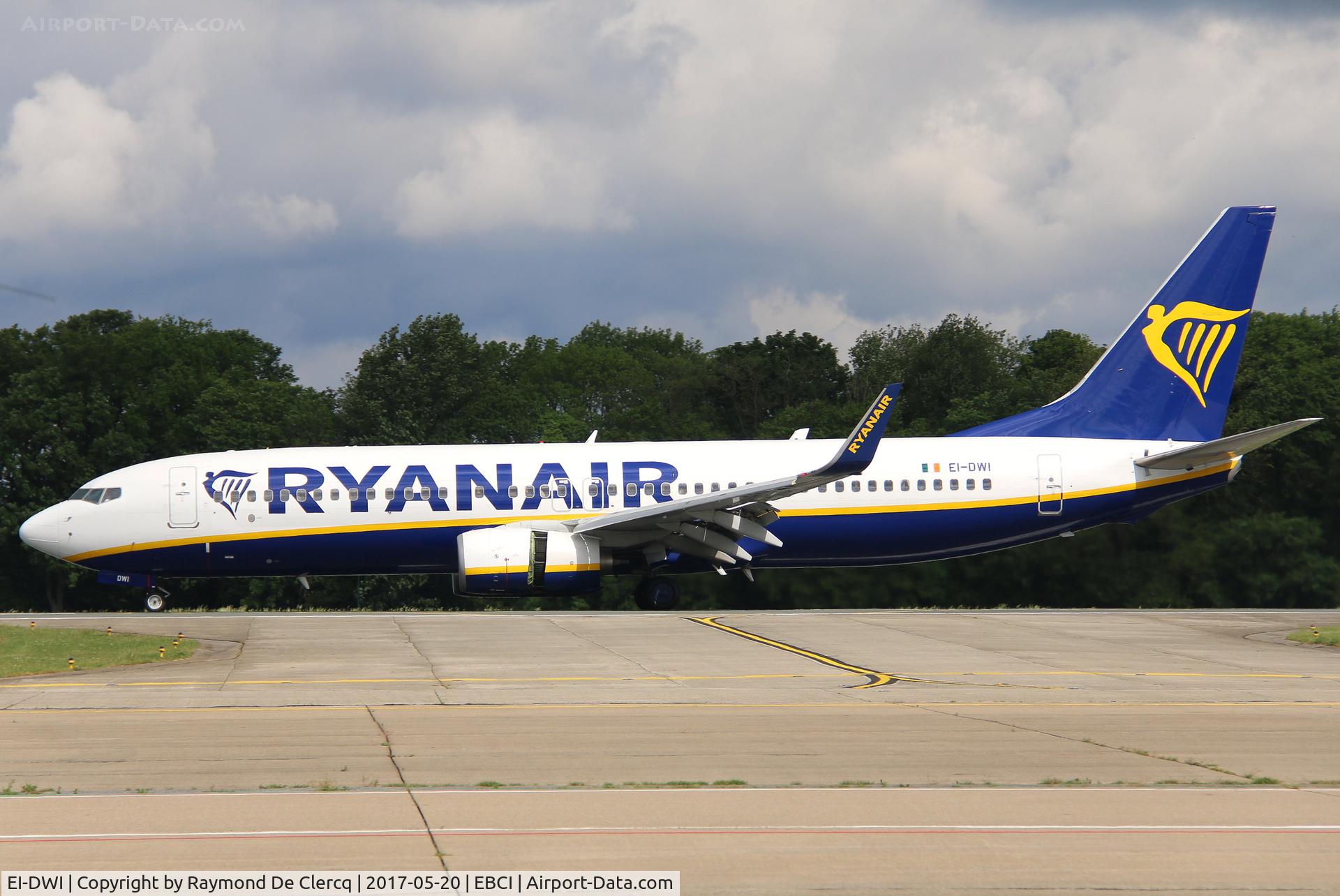 EI-DWI, 2007 Boeing 737-8AS C/N 33643, Landing at Gosselies.