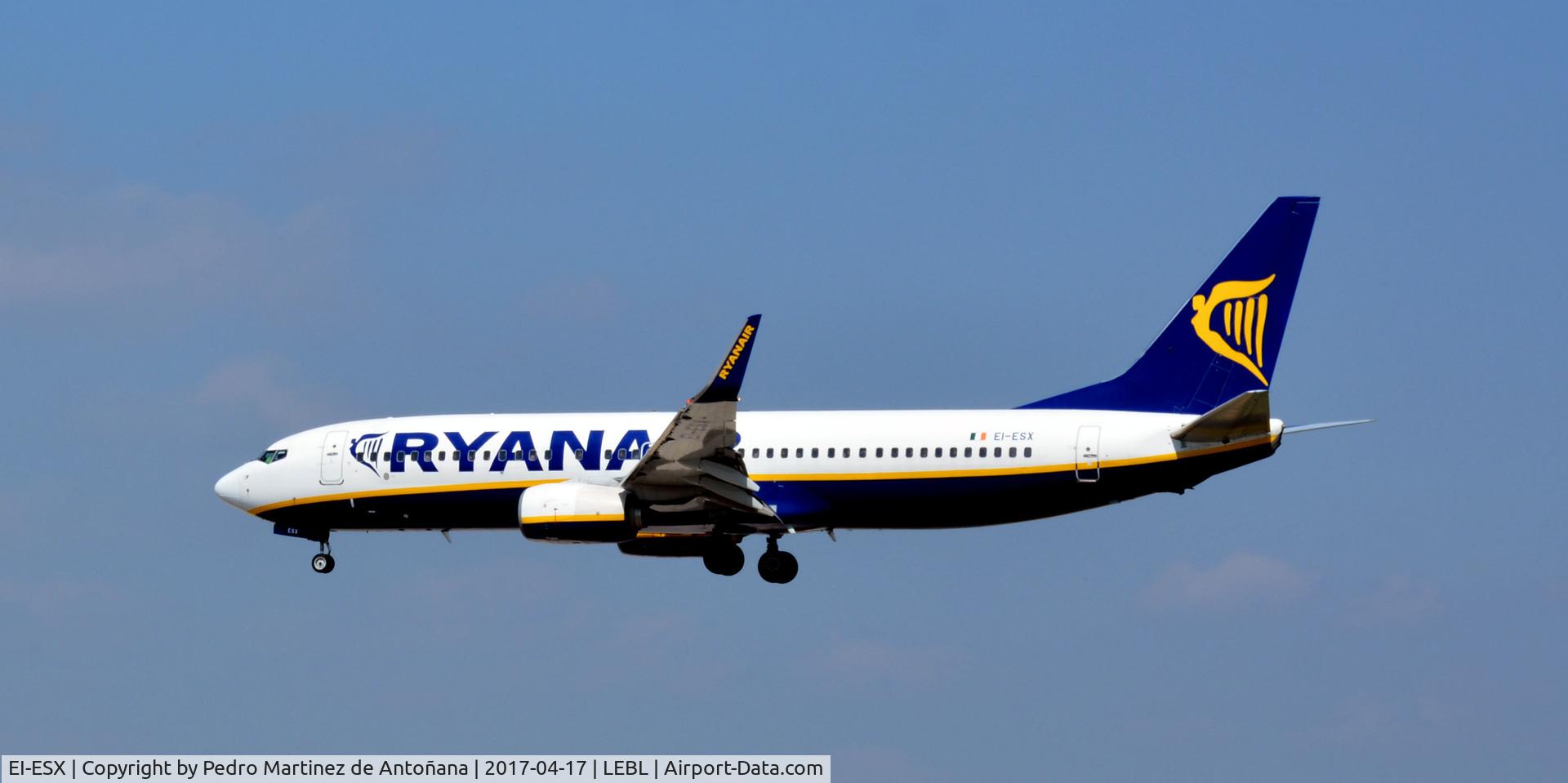 EI-ESX, 2011 Boeing 737-8AS C/N 34998, El Prat  -  Barcelona  -  España