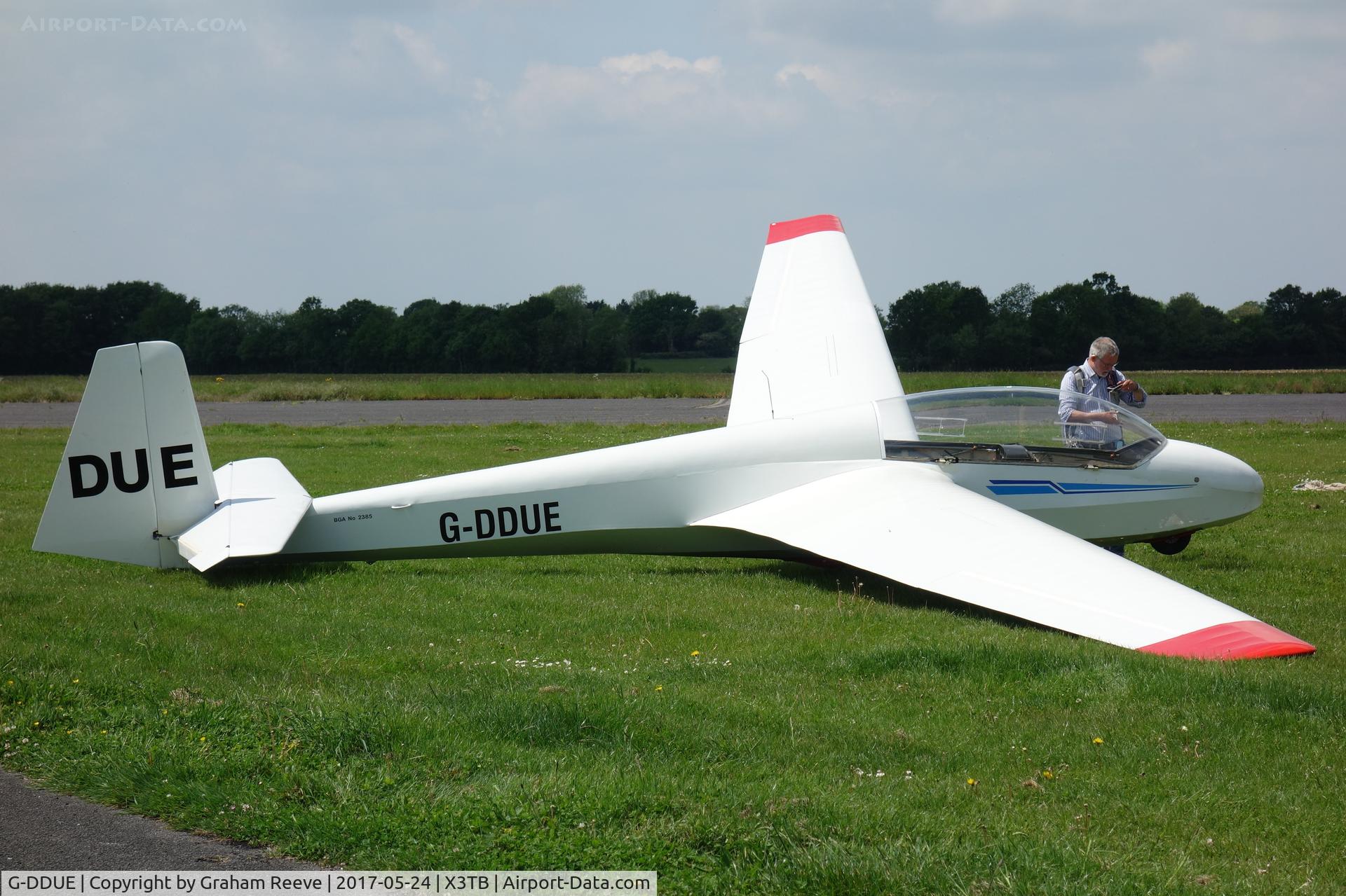 G-DDUE, Schleicher ASK-13 C/N 13591, Parked at Tibenham.