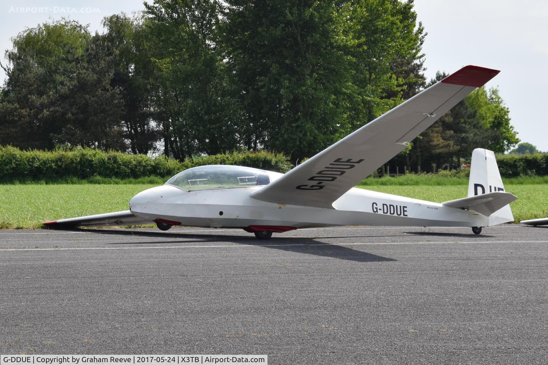 G-DDUE, Schleicher ASK-13 C/N 13591, Parked at Tibenham.