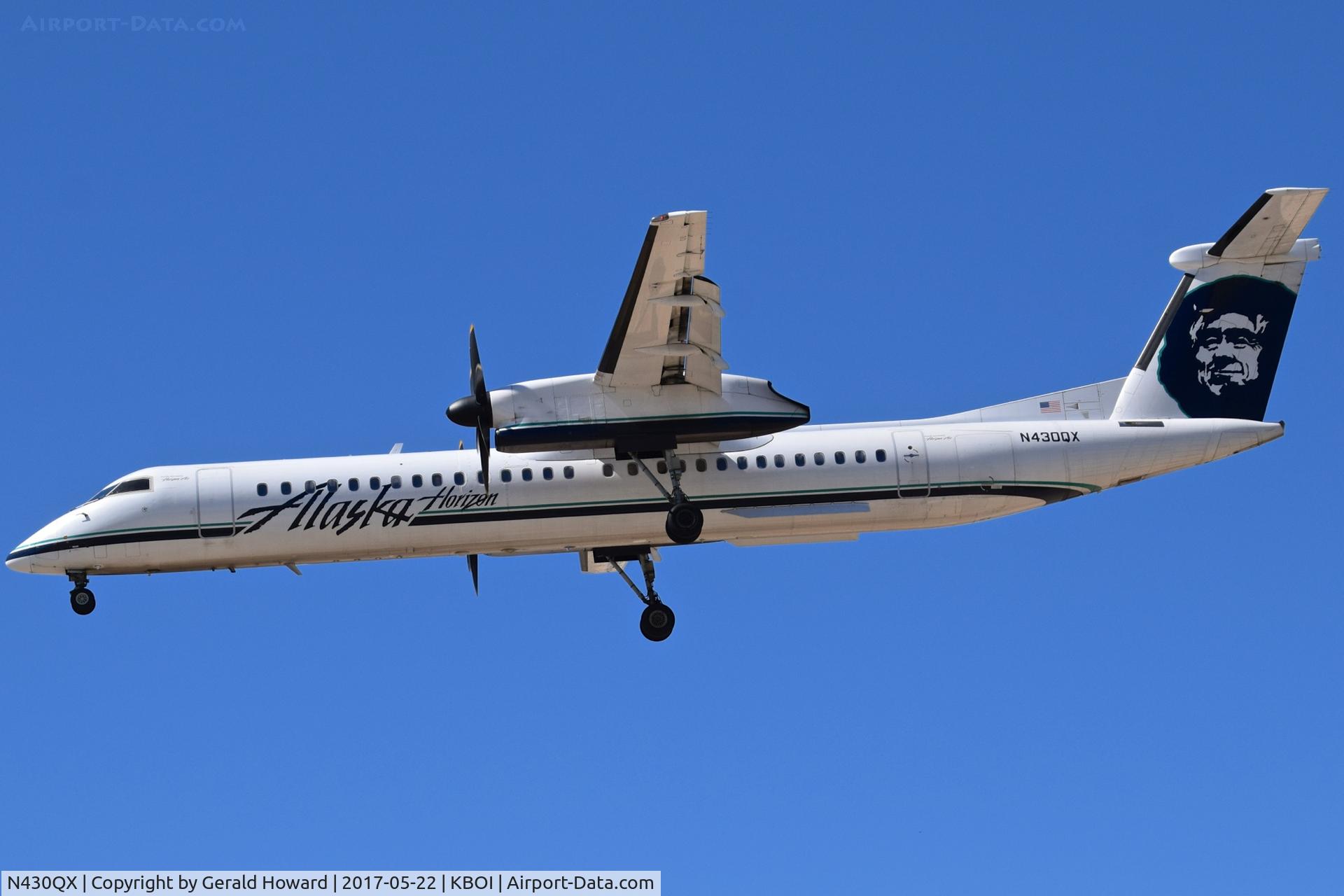 N430QX, 2007 Bombardier DHC-8-402 Dash 8 C/N 4163, Landing RWY 10L.