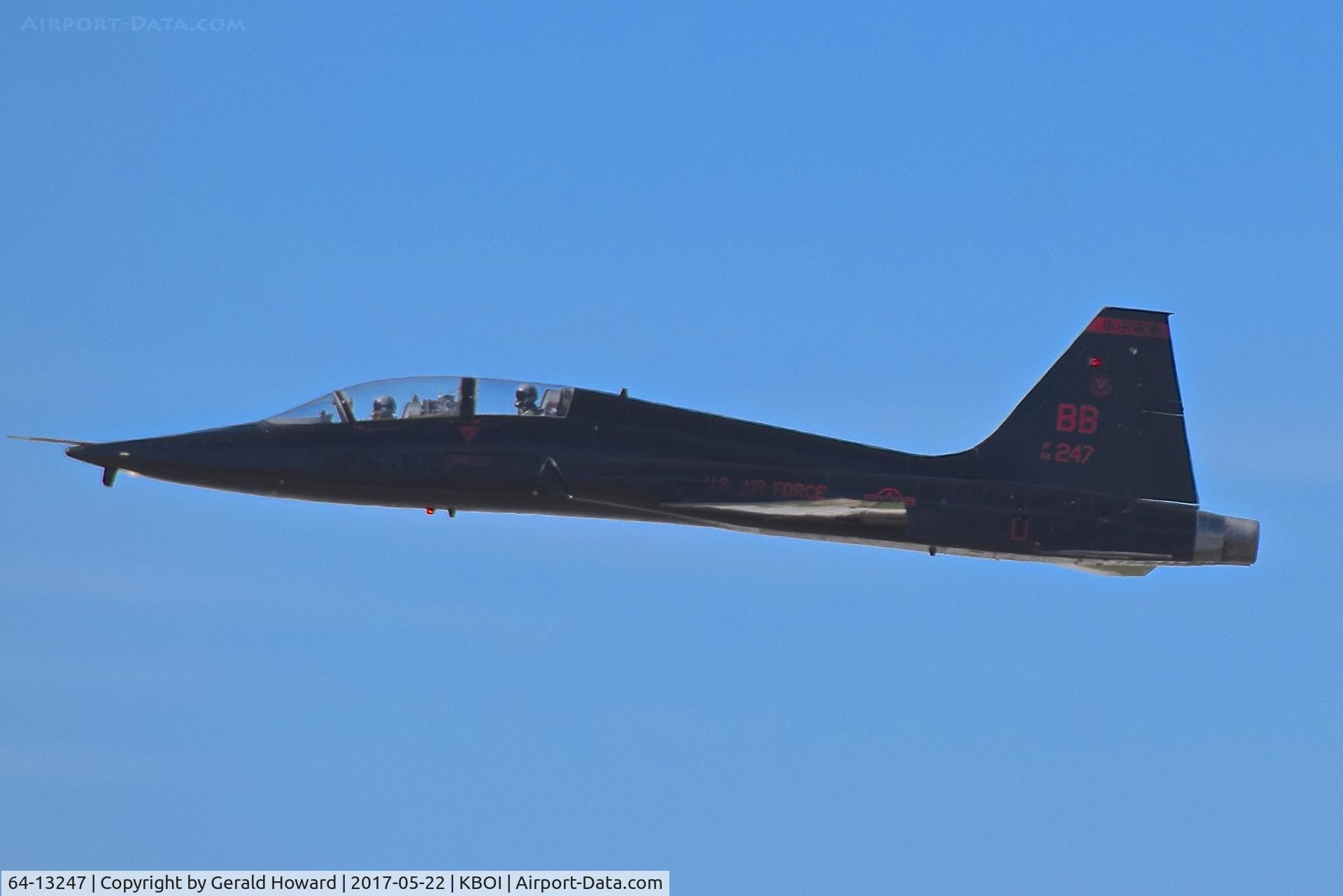 64-13247, 1964 Northrop T-38A Talon C/N N.5676, Departing RWY 10R. 9th Recon Wing, Beale AFB, CA.