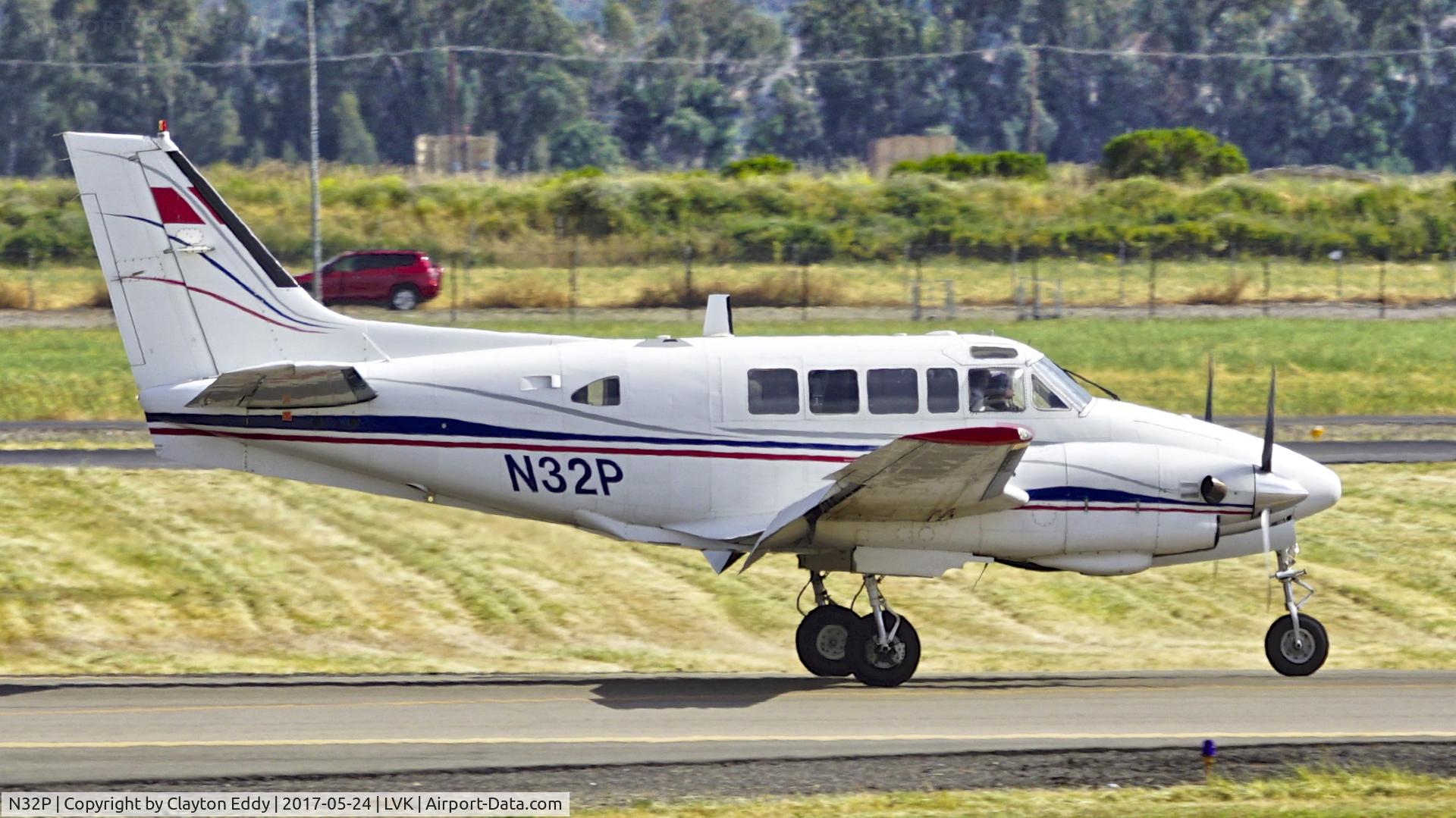 N32P, 1967 Beech U-21A Ute C/N LM-31, Livermore Airport California 2017.