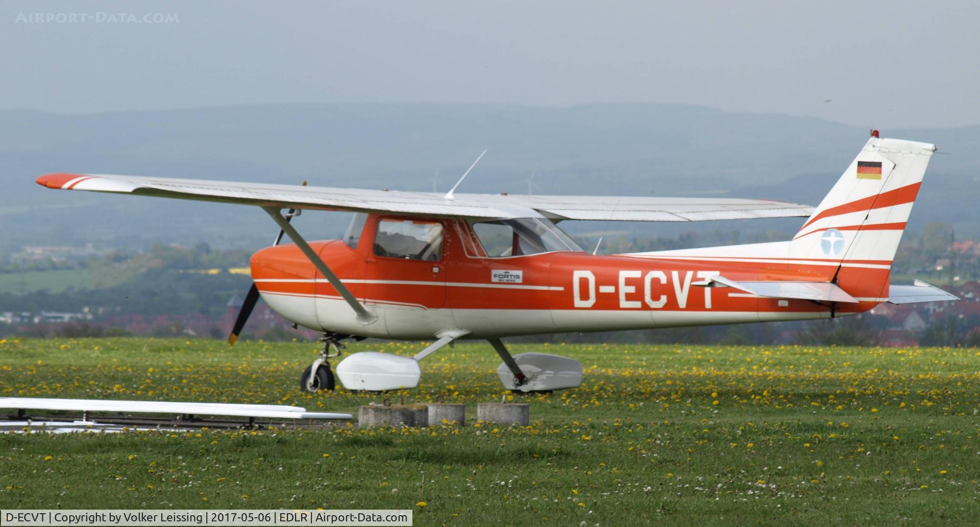 D-ECVT, 1973 Reims F150L C/N F150000904, parking