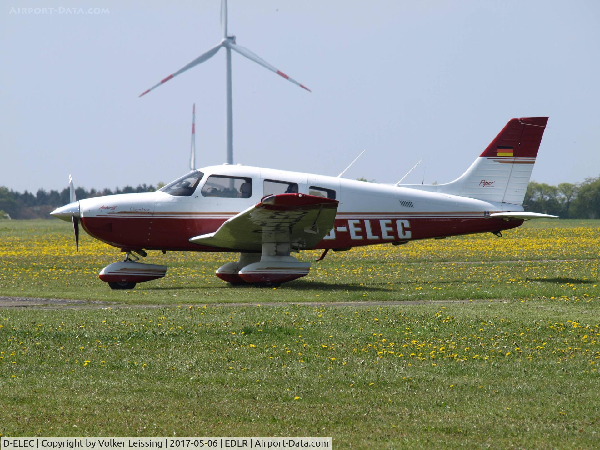 D-ELEC, 1994 Piper PA-28-181 Archer III C/N 28-90214, parking