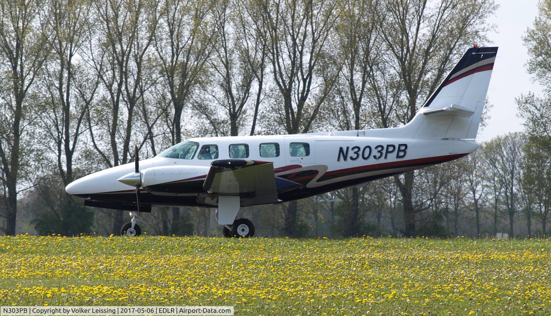 N303PB, 1984 Cessna T303 Crusader C/N T30300290, taxi to hangar