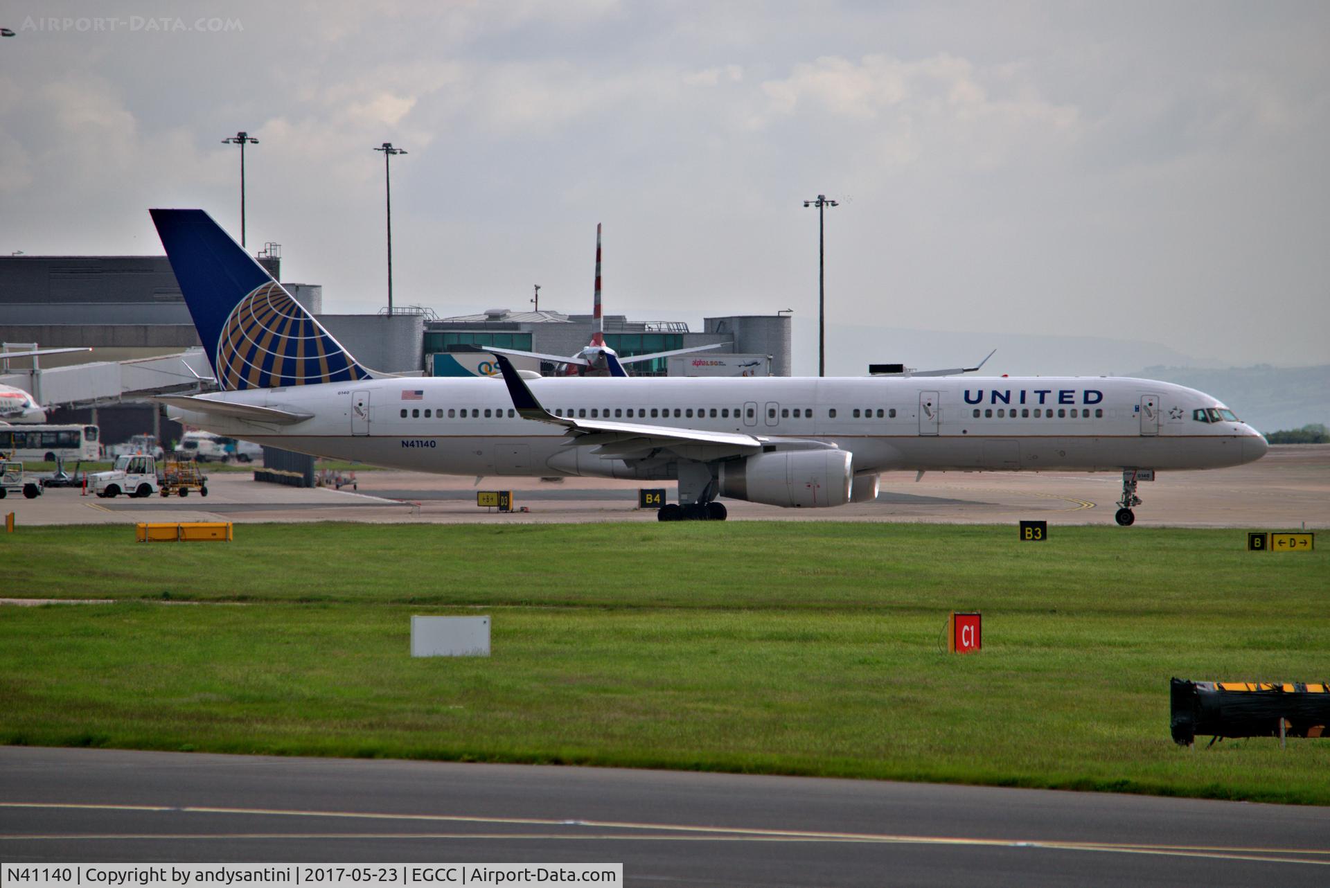 N41140, 2000 Boeing 757-224 C/N 30353, takxing out for take off runway 23L