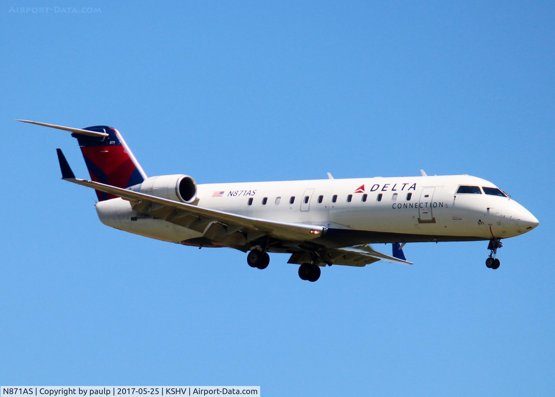 N871AS, 2001 Bombardier CRJ-200ER (CL-600-2B19) C/N 7537, At Shreveport Regional.