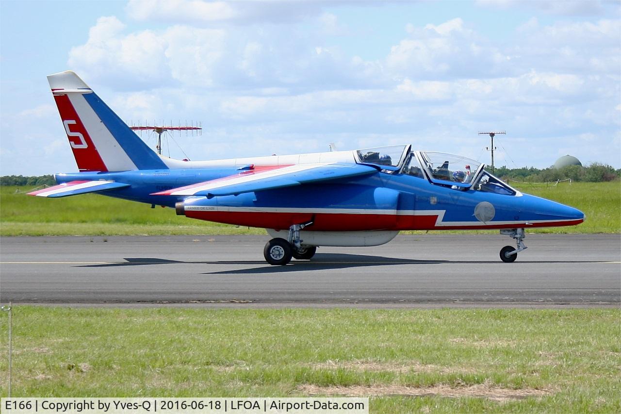 E166, Dassault-Dornier Alpha Jet E C/N E166, Dassault Dornier Alphajet (F-UHRW), Athos 05 of Patrouille de France 2016, Avord Air Base 702 (LFOA) Open day 2016