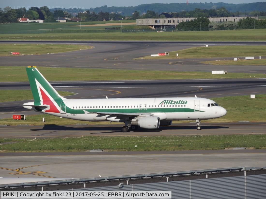 I-BIKI, 1999 Airbus A320-214 C/N 1138, ALITALIA TAXING