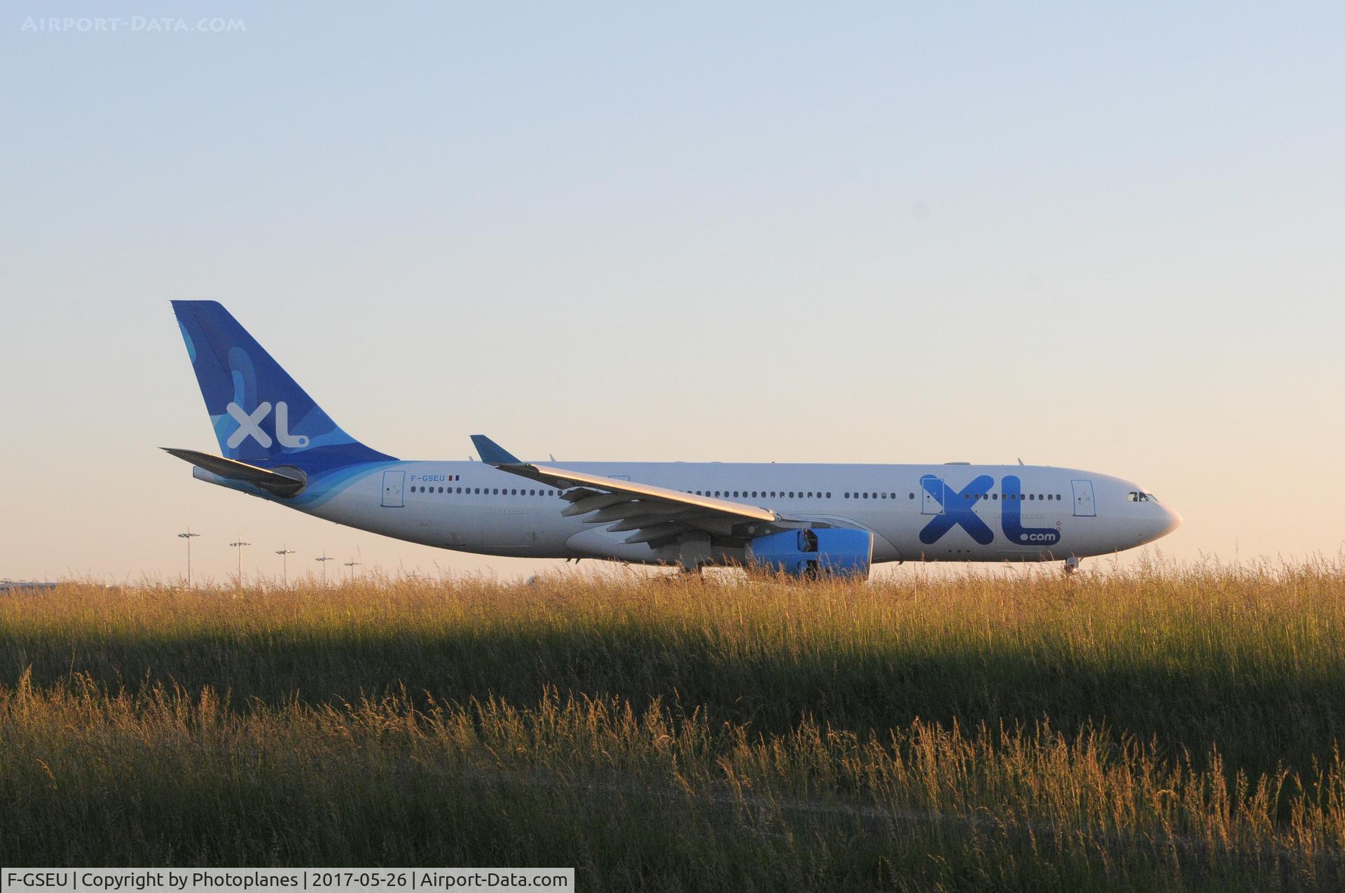 F-GSEU, 2004 Airbus A330-243 C/N 635, CDG landing