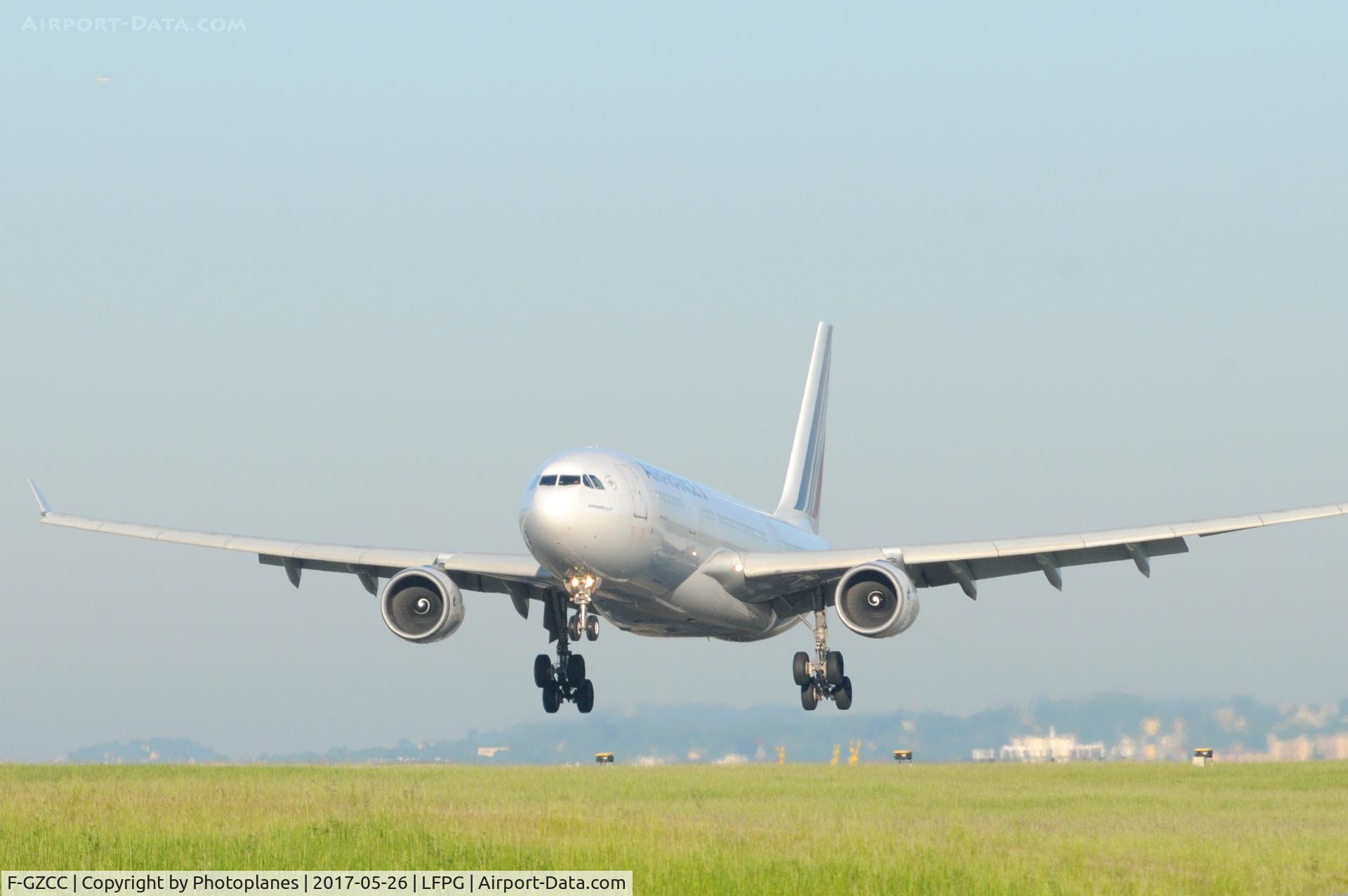 F-GZCC, 2002 Airbus A330-203 C/N 448, CDG landing