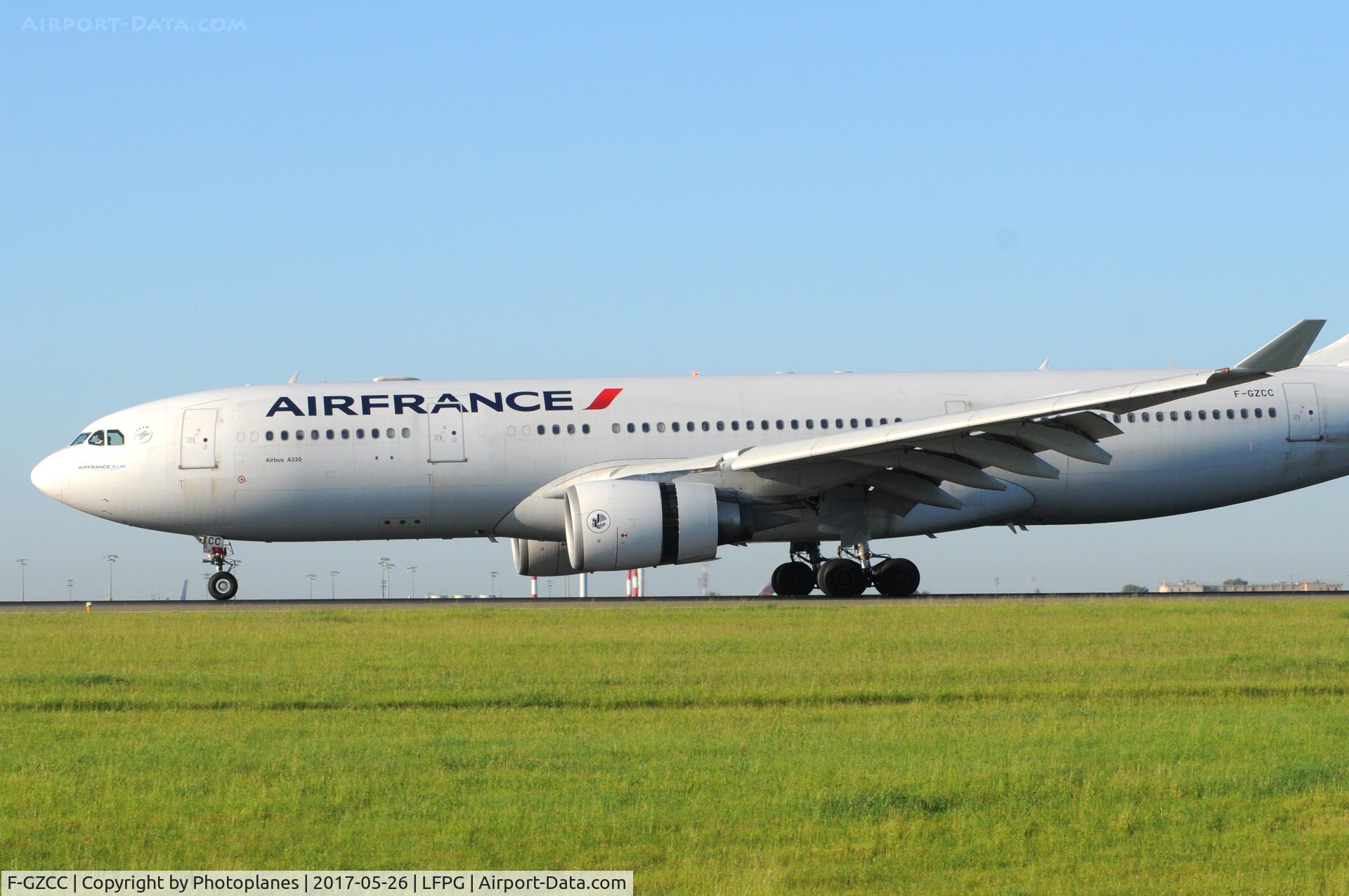 F-GZCC, 2002 Airbus A330-203 C/N 448, CDG landing