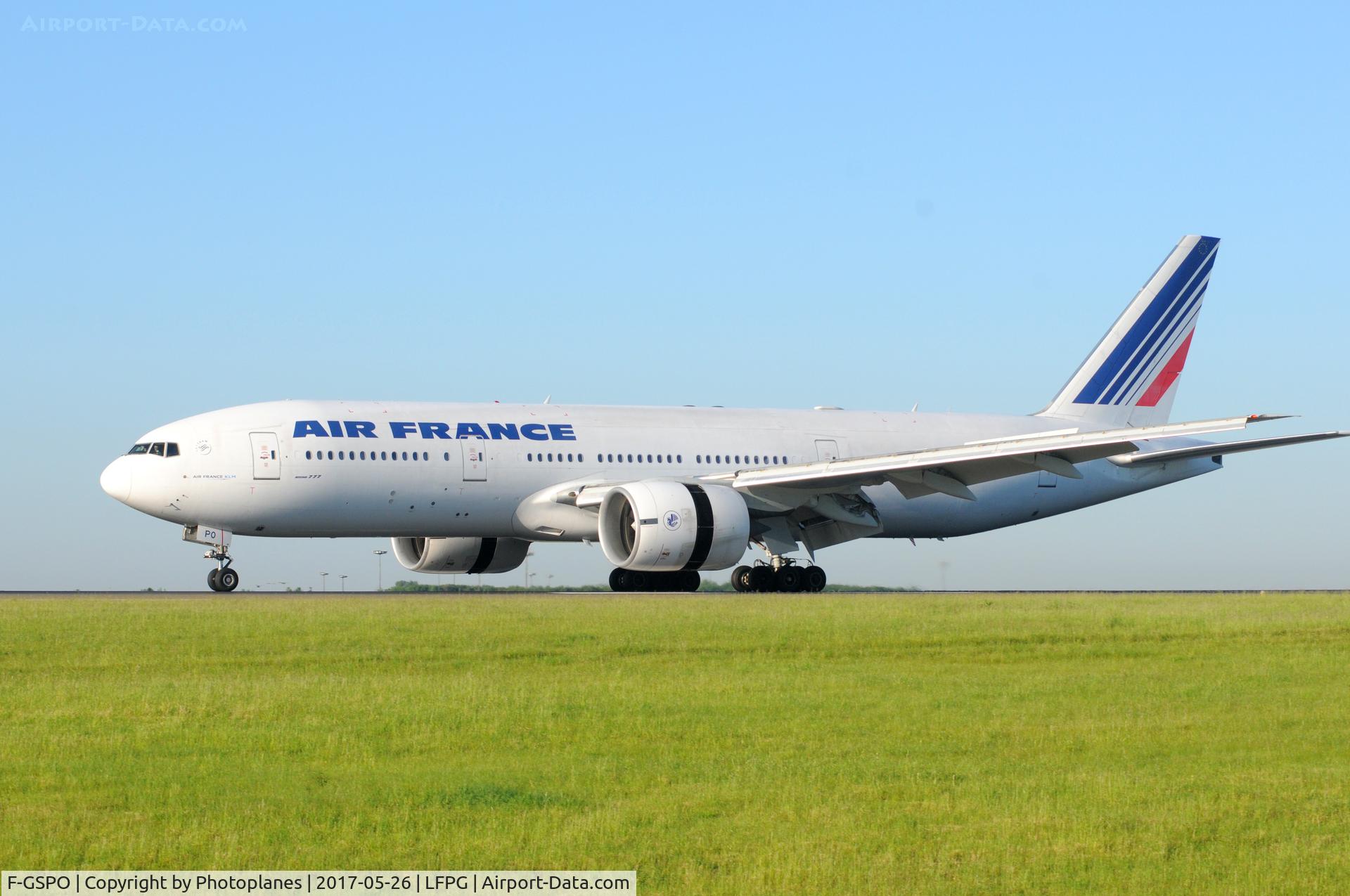 F-GSPO, 2001 Boeing 777-228/ER C/N 30614, CDG landing