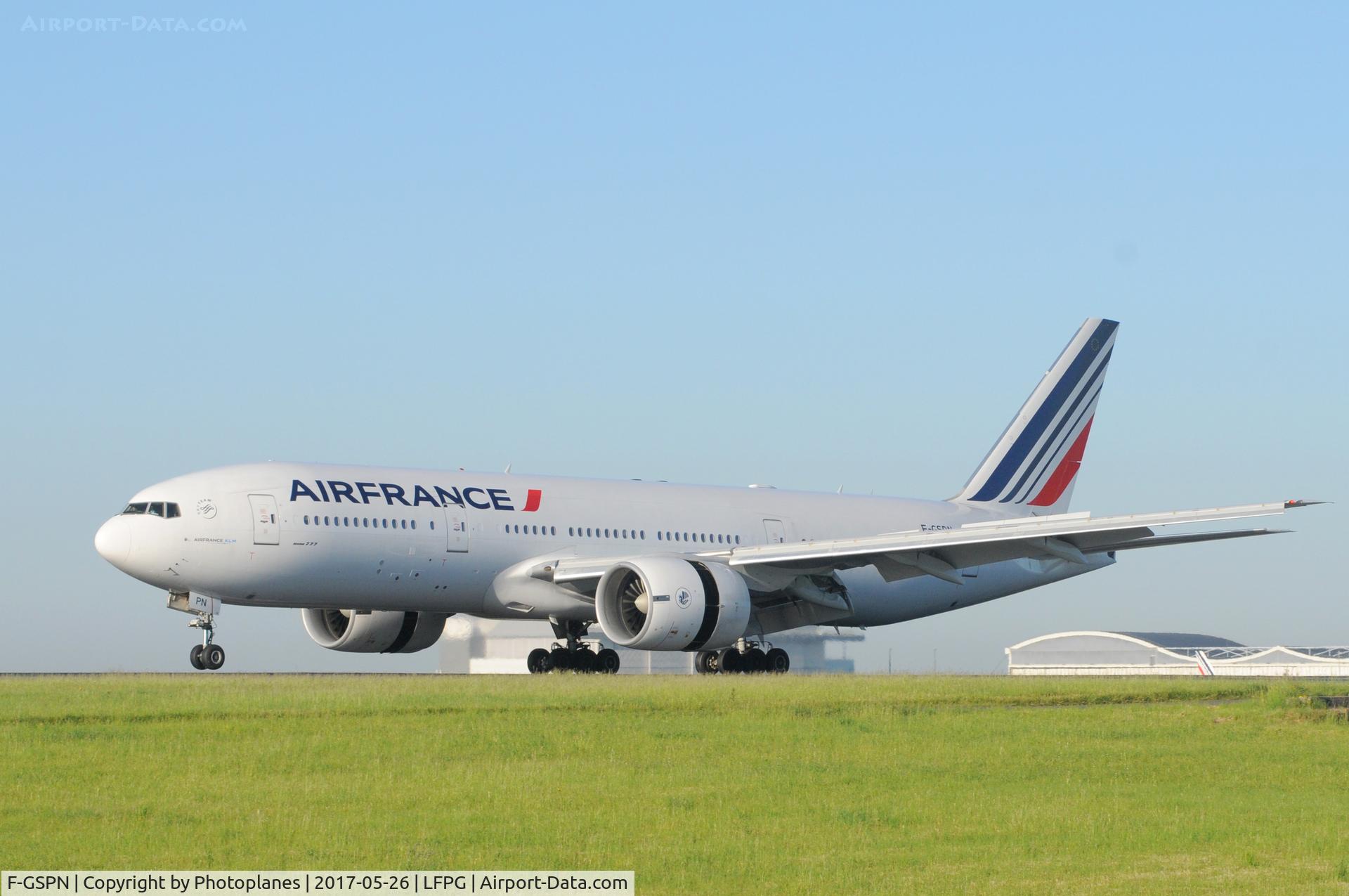 F-GSPN, 2000 Boeing 777-228/ER C/N 29011, CDG landing