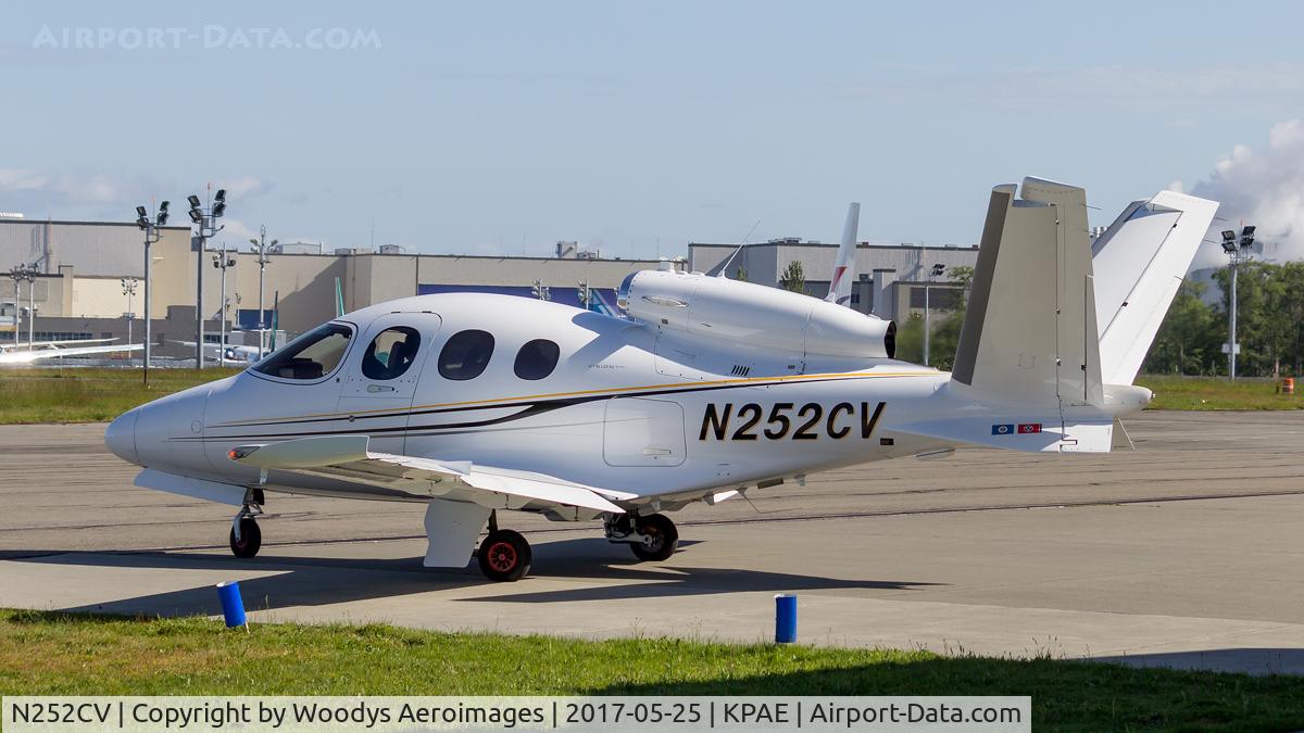 N252CV, 2014 Cirrus SF50 Vision C/N 0004, Departing Castle & Cooke FBO