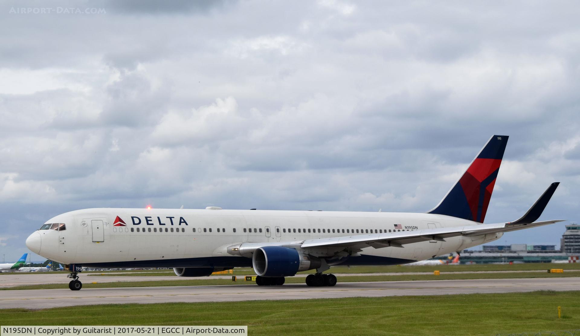 N195DN, 1997 Boeing 767-332 C/N 28452, At Manchester