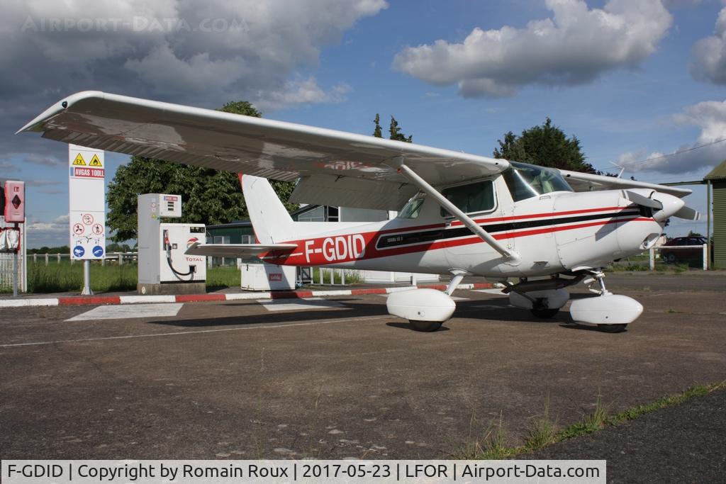 F-GDID, Reims F152 C/N 1911, Parked