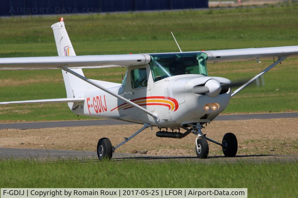 F-GDIJ, Reims F152 C/N 1902, Parked