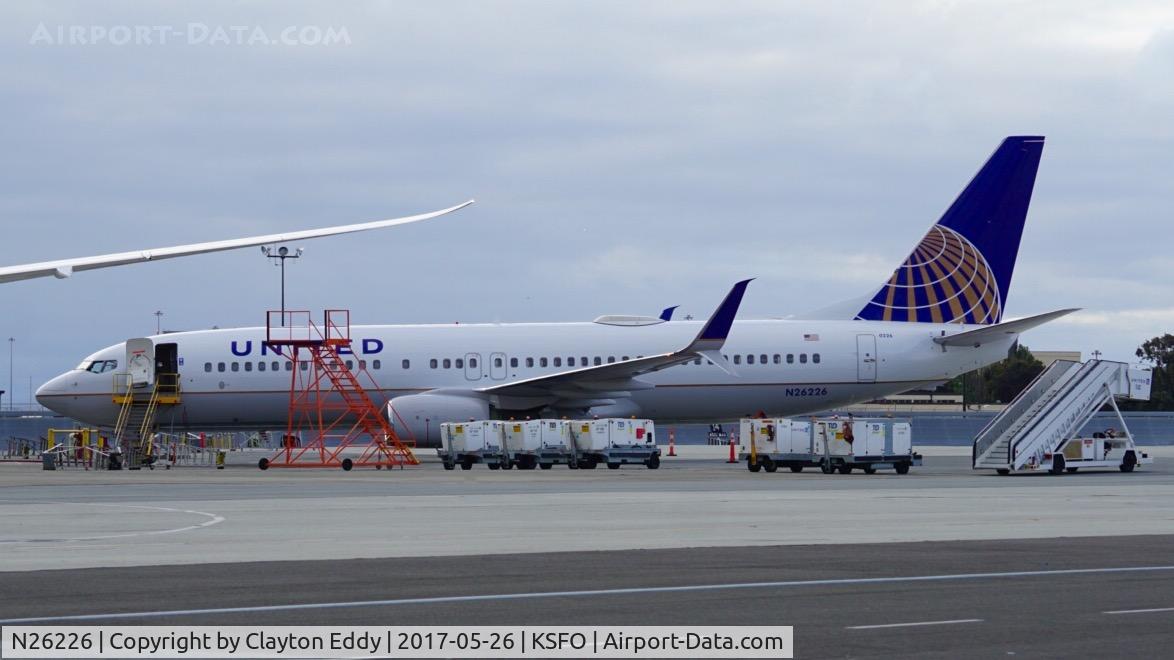 N26226, 1998 Boeing 737-824 C/N 28935, SFO 2017.