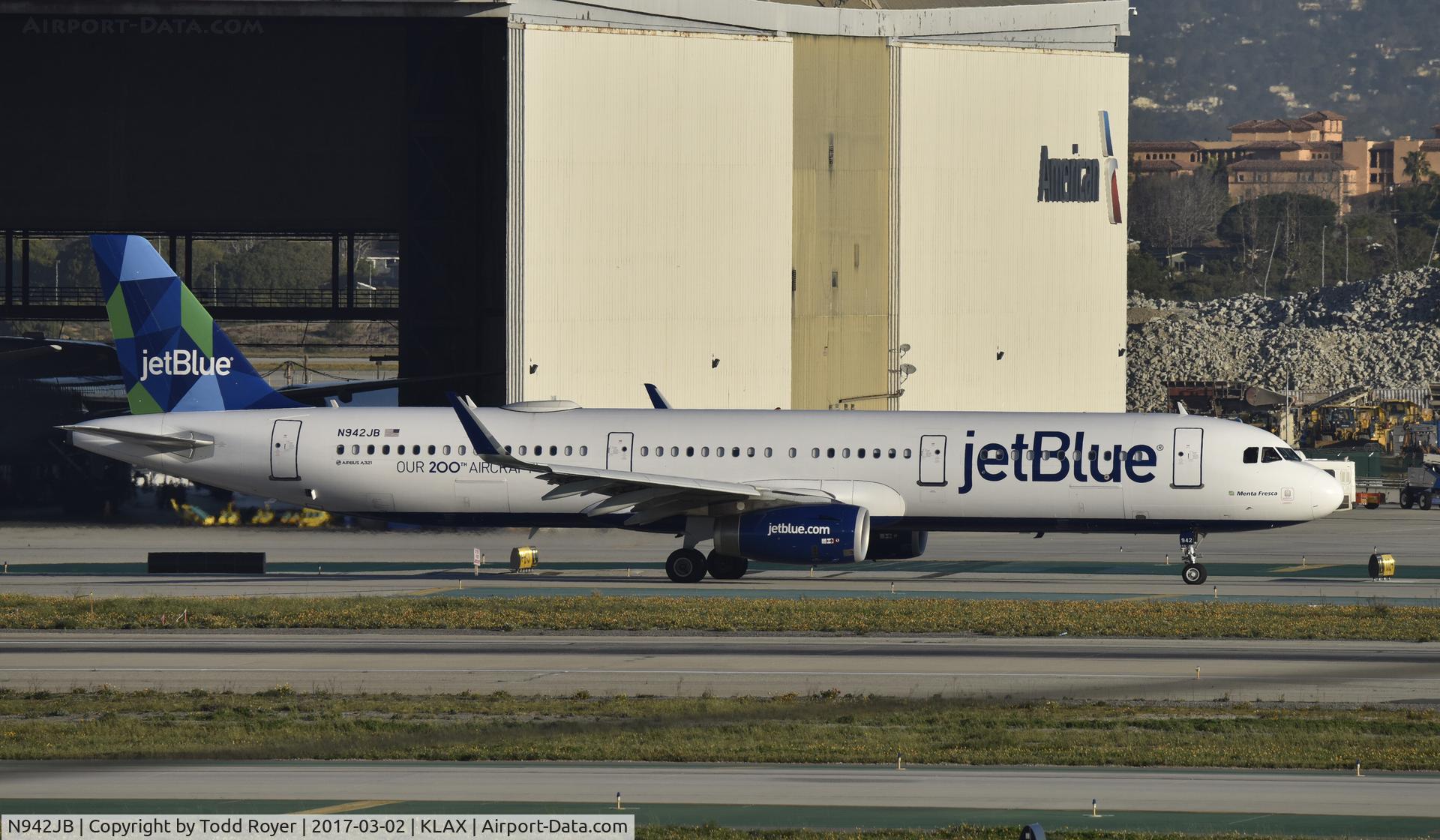 N942JB, 2014 Airbus A321-231 C/N 6279, Taxiing for departure at LAX