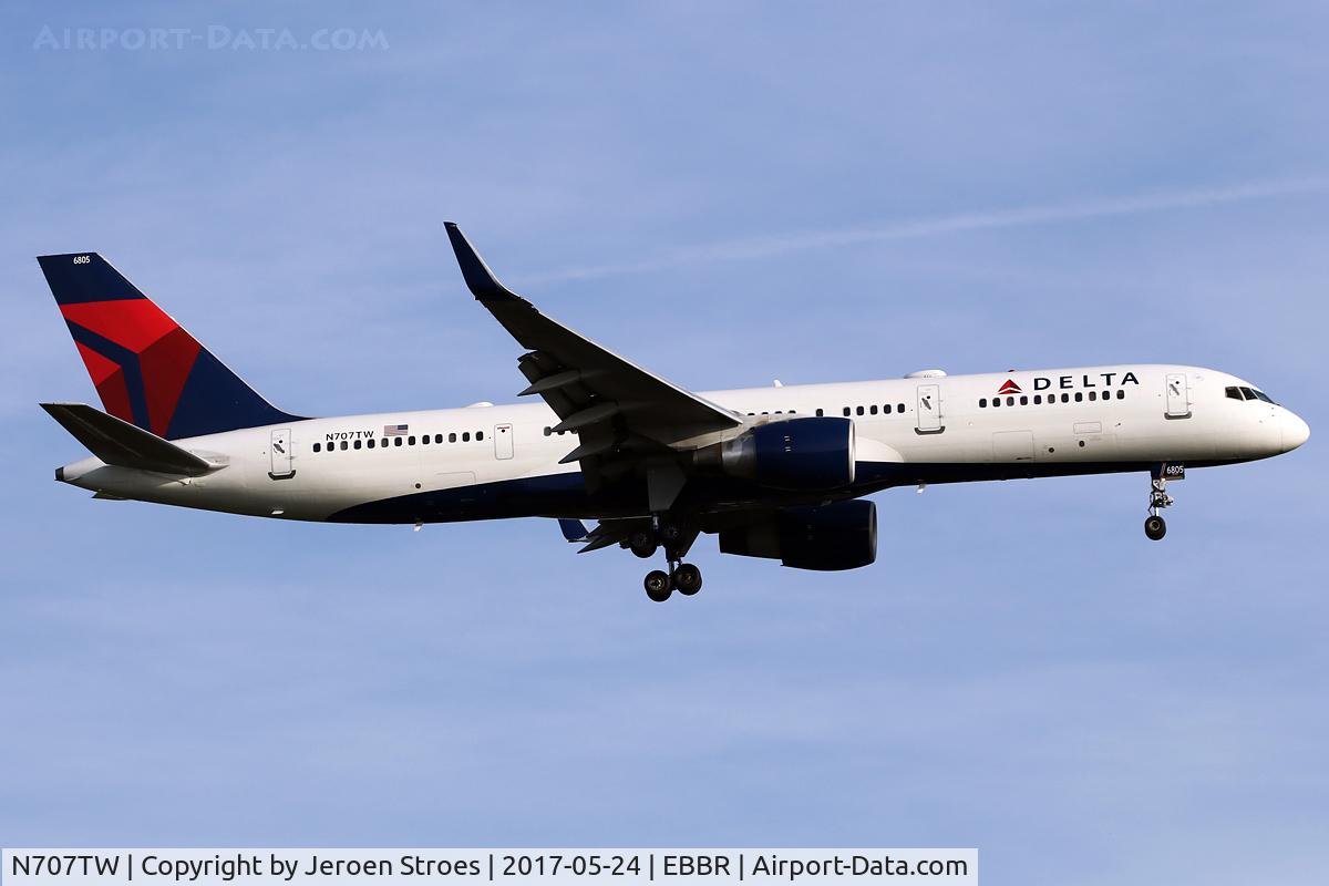 N707TW, 1997 Boeing 757-2Q8 C/N 27625, ebbr