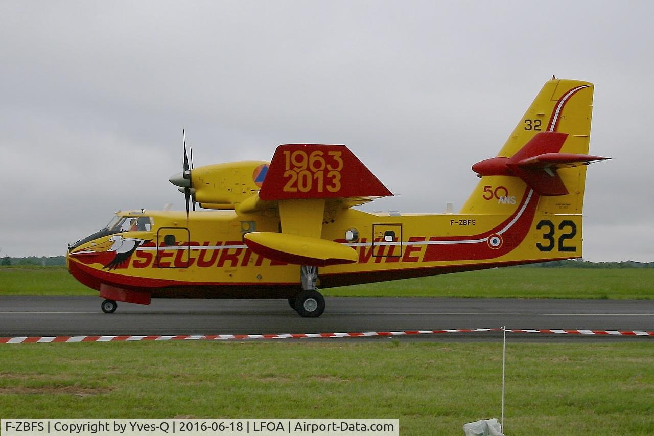 F-ZBFS, Canadair CL-215-6B11 CL-415 C/N 2001, Canadair CL-415, Taxiing to parking area, Avord Air Base 702 (LFOA) Open day 2016