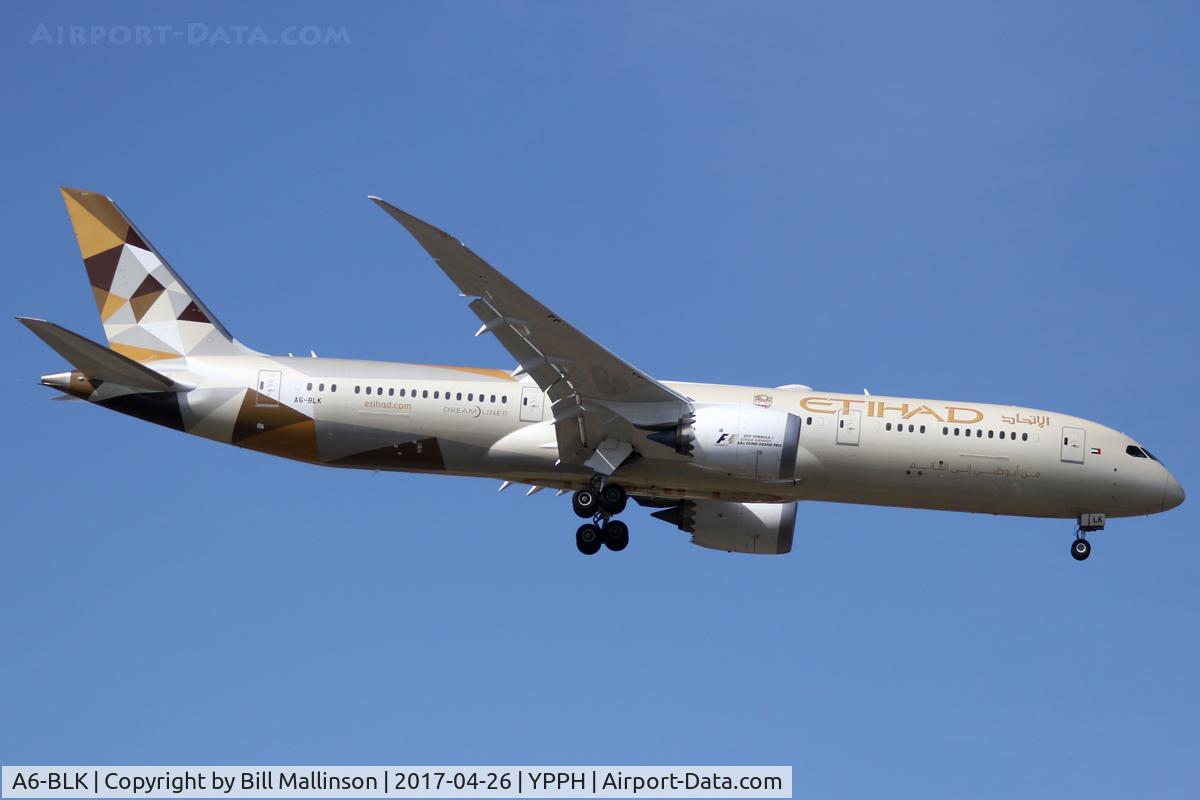 A6-BLK, 2017 Boeing 787-9 Dreamliner C/N 39654, finals