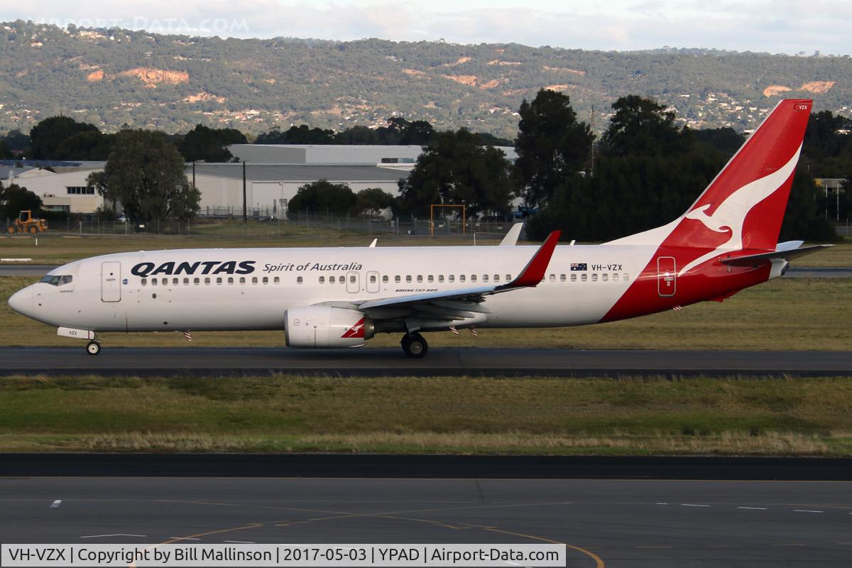 VH-VZX, 2012 Boeing 737-838 C/N 34188, taxiing