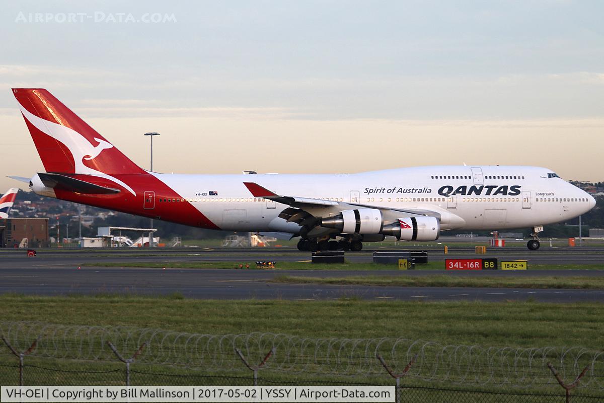 VH-OEI, 2003 Boeing 747-438/ER C/N 32913, onto 34L
