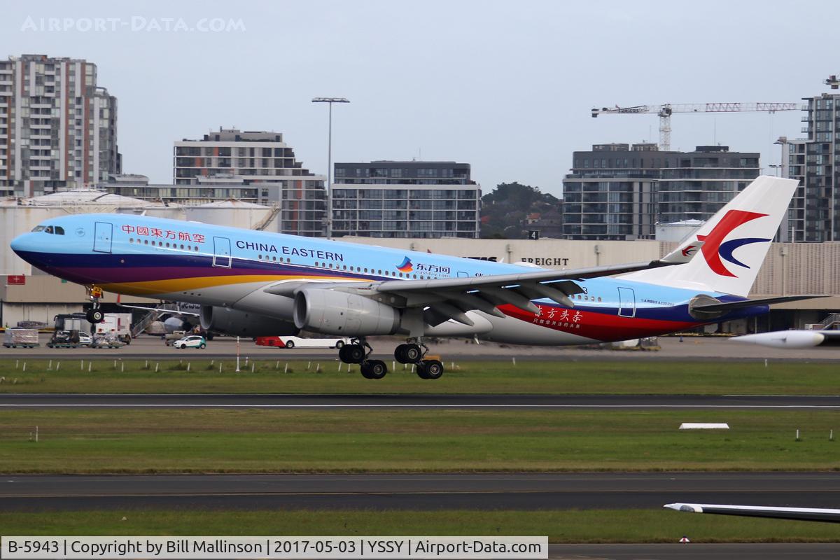 B-5943, 2014 Airbus A330-243 C/N 1520, onto 16R